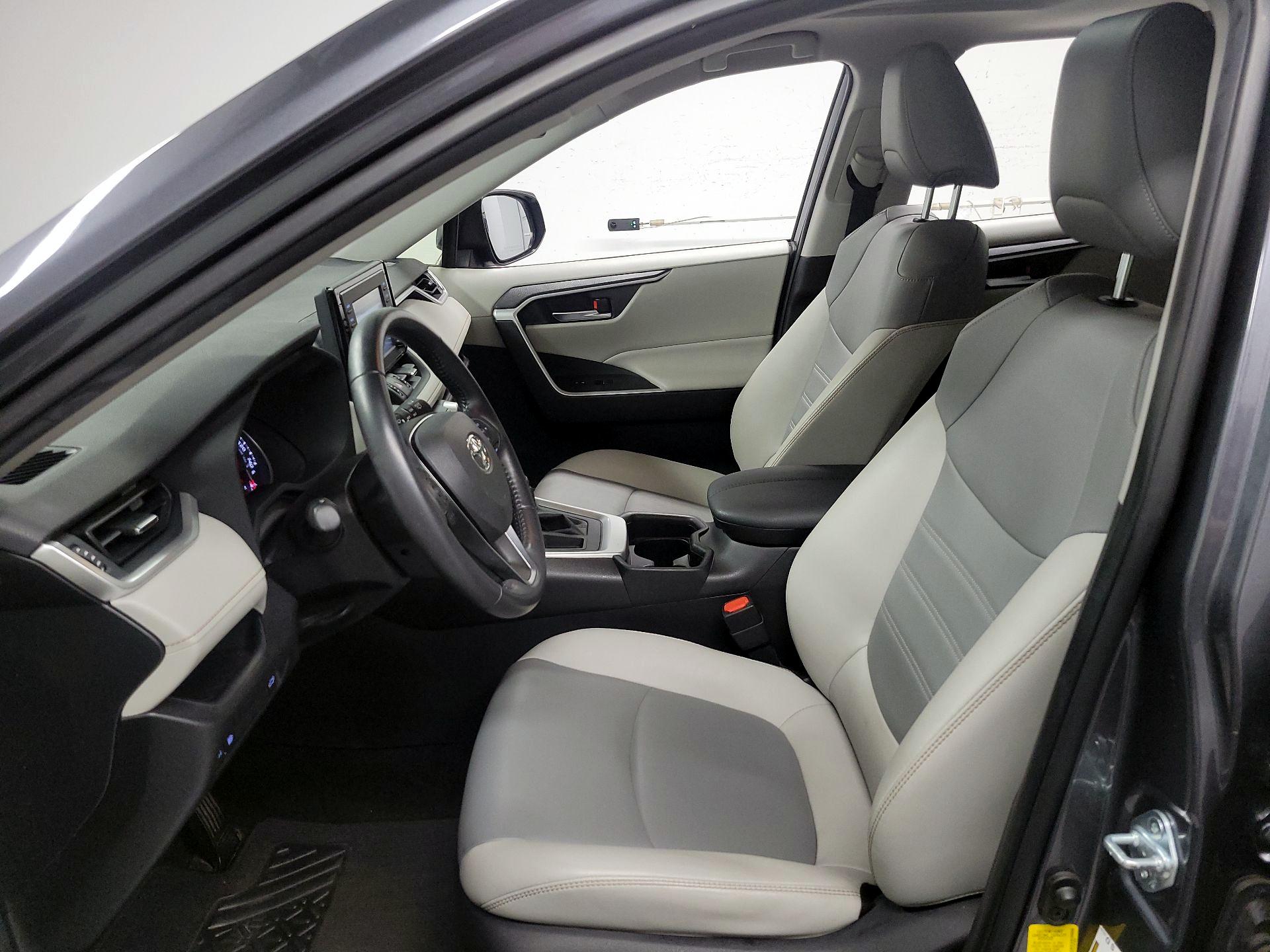 Thumbnail: 2019 Toyota RAV4 - 11