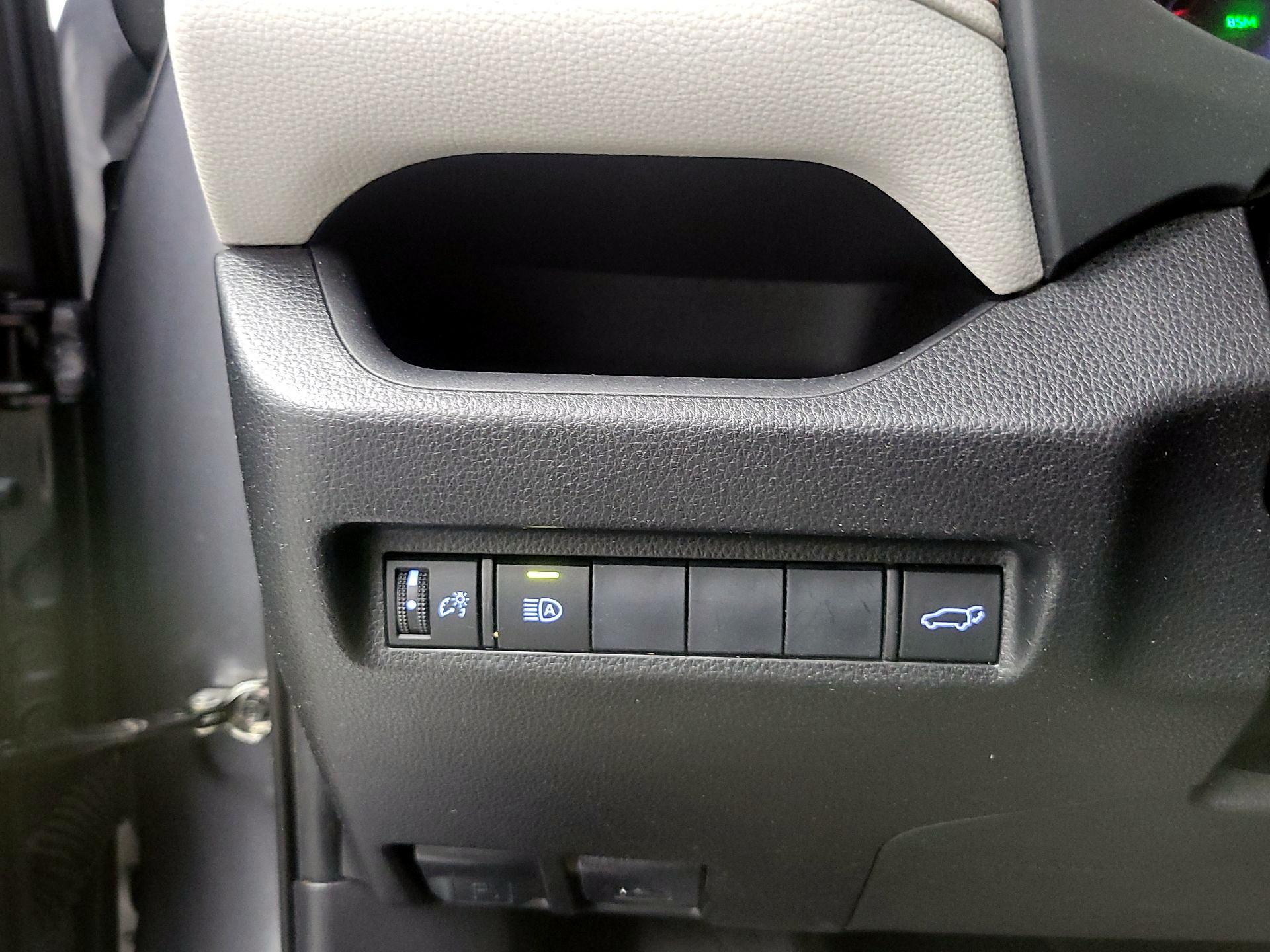 Thumbnail: 2019 Toyota RAV4 - 13