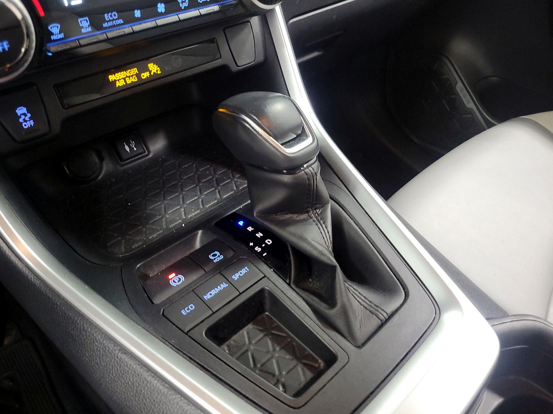 Thumbnail: 2019 Toyota RAV4 - 17