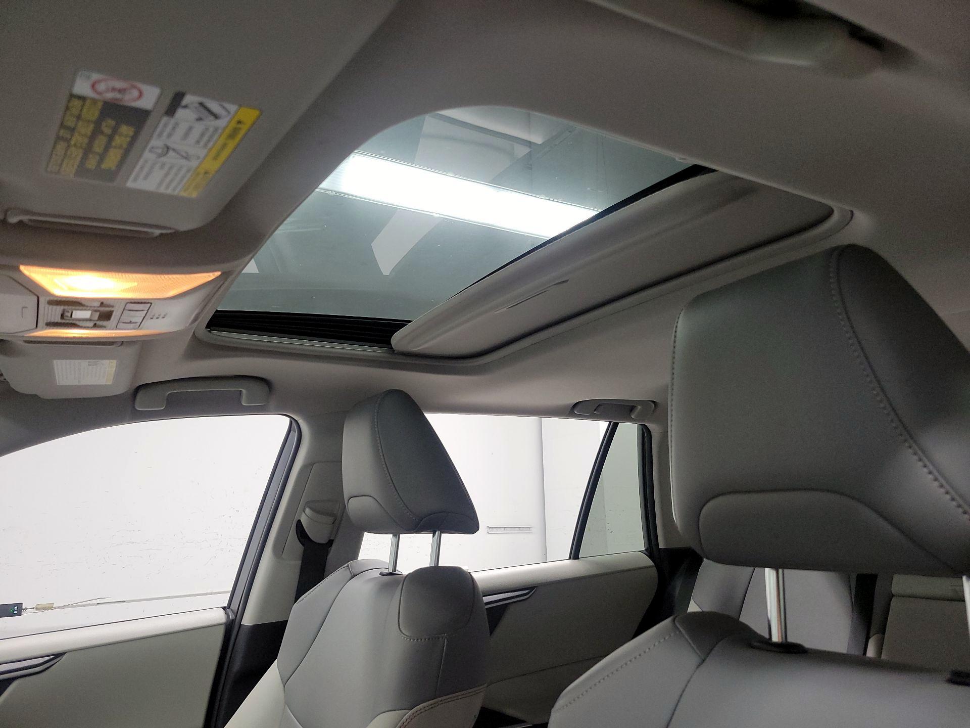 Thumbnail: 2019 Toyota RAV4 - 18
