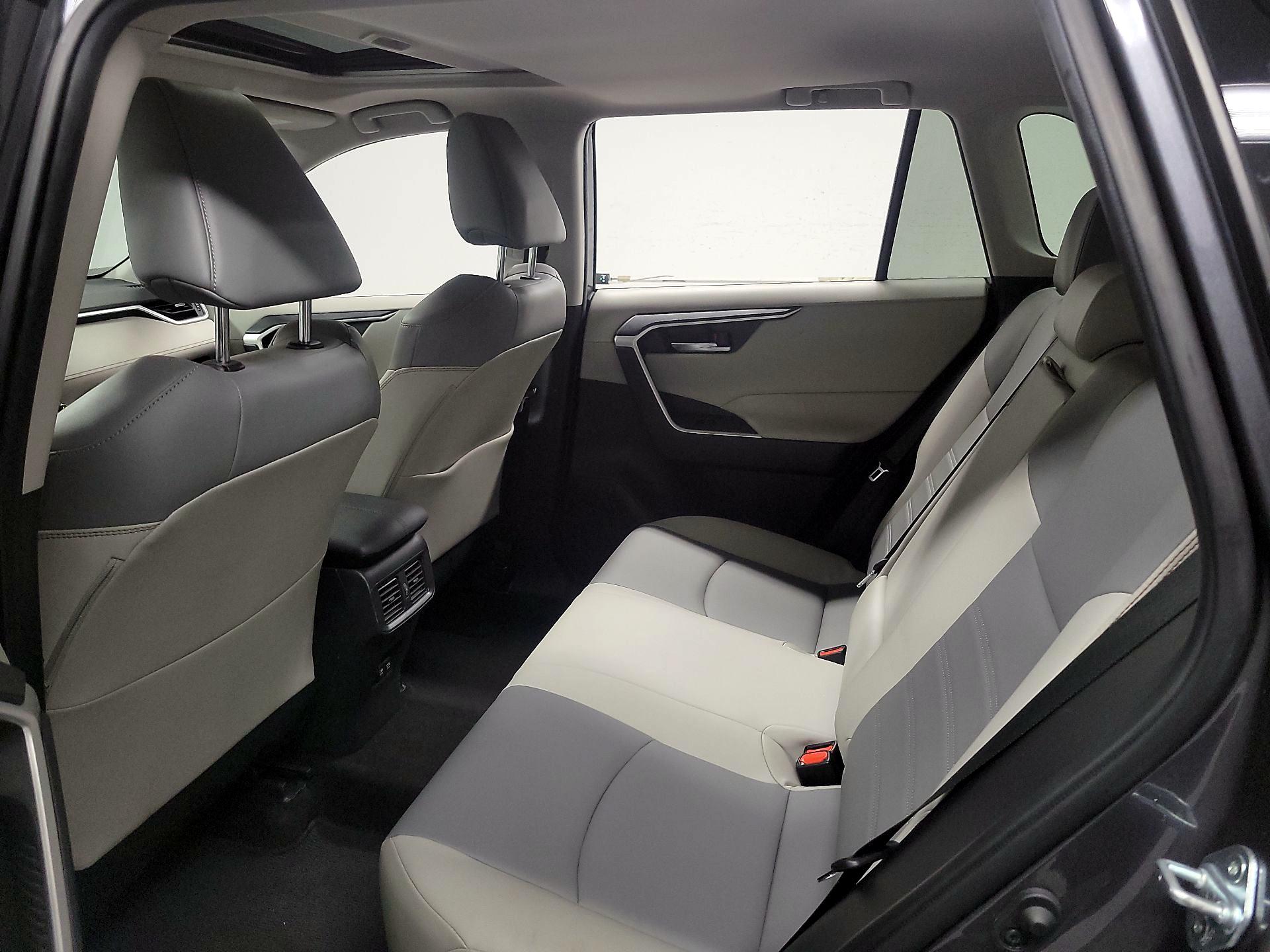 Thumbnail: 2019 Toyota RAV4 - 19