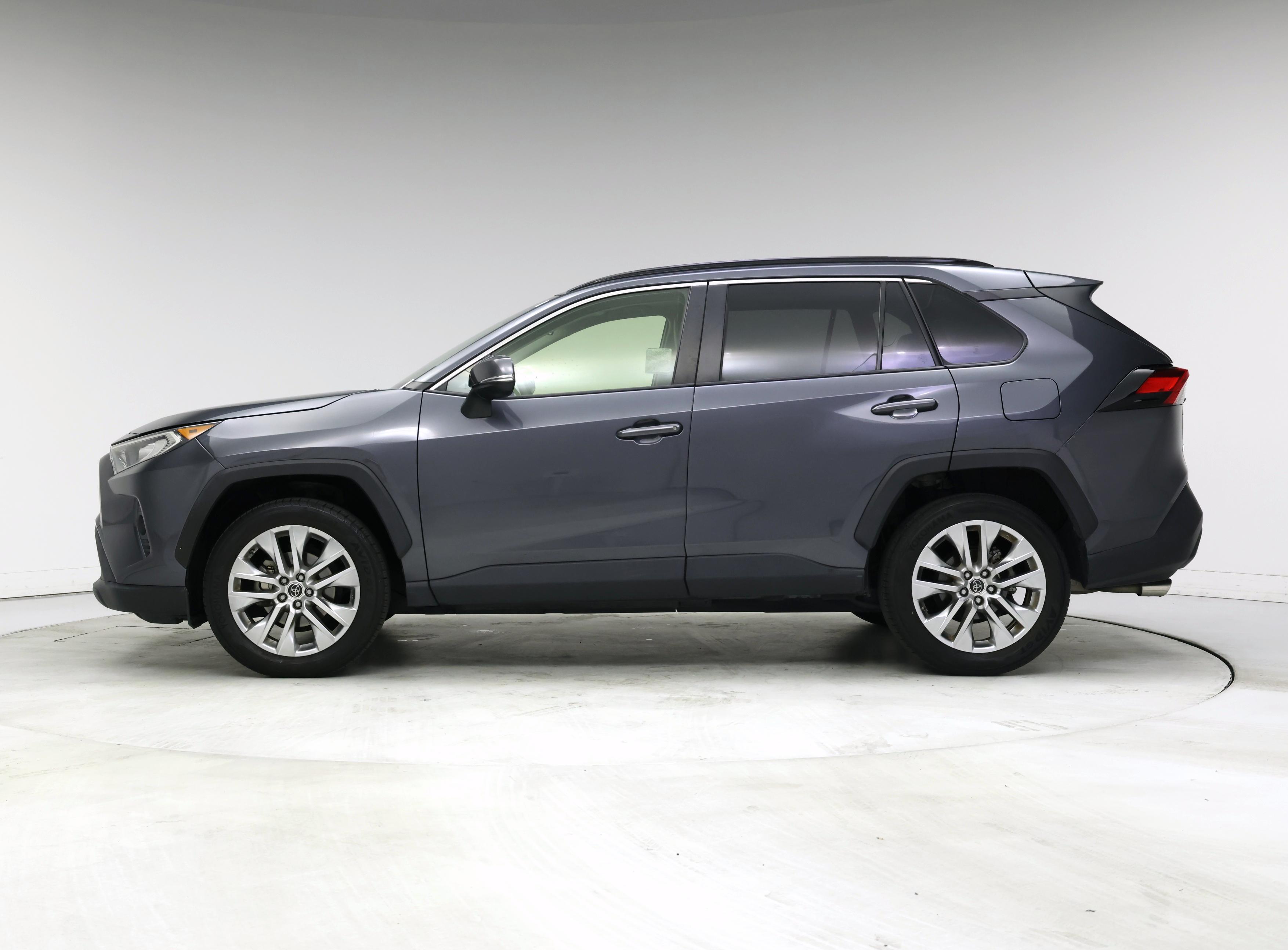 Thumbnail: 2019 Toyota RAV4 - 3