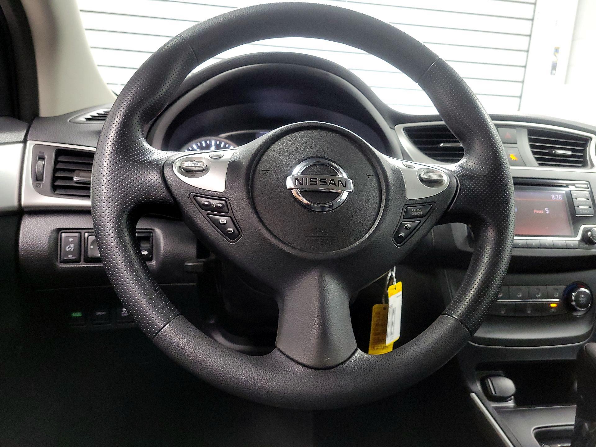 Thumbnail: 2018 Nissan Sentra - 10