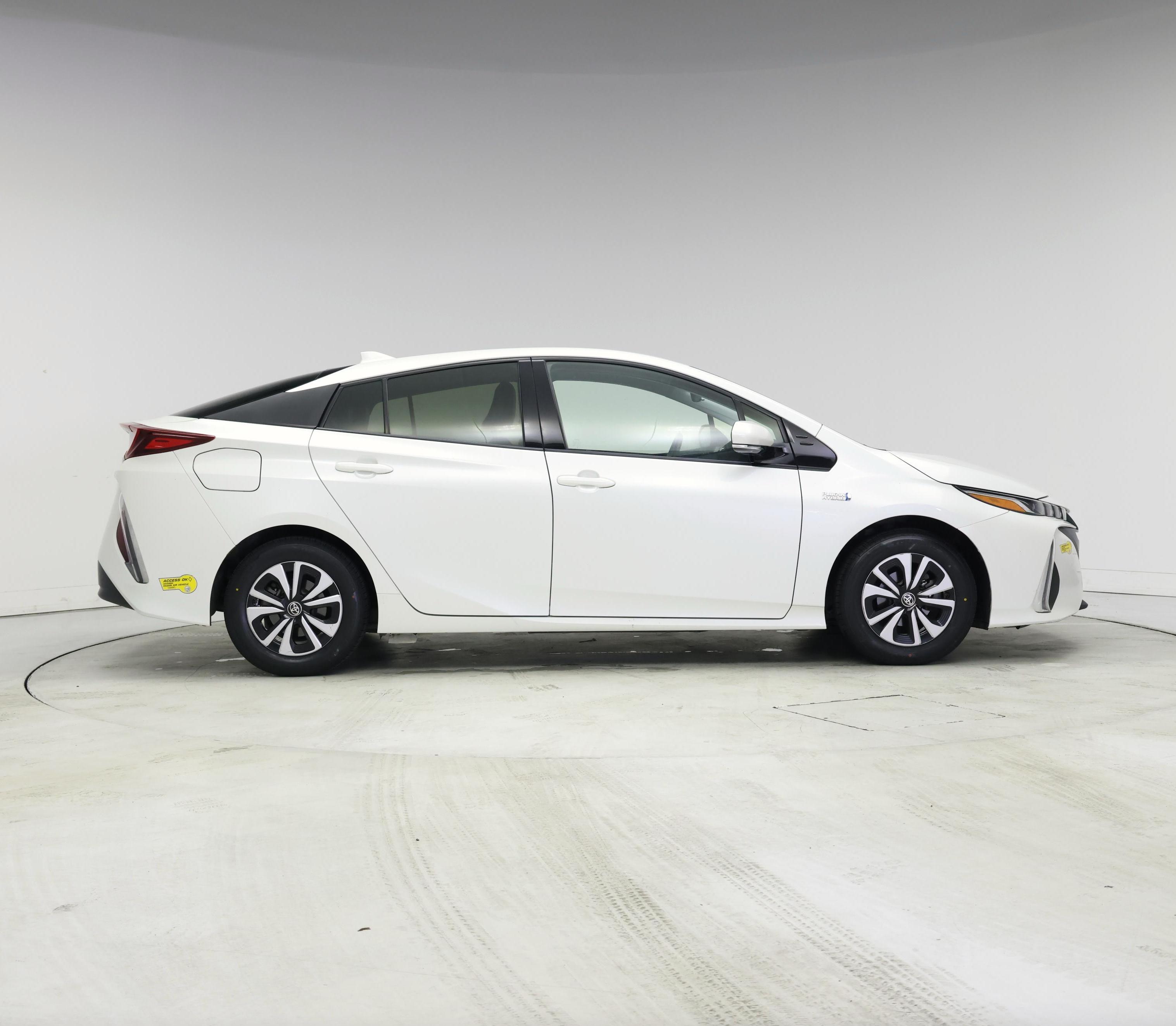Thumbnail: 2017 Toyota Prius Prime - 7