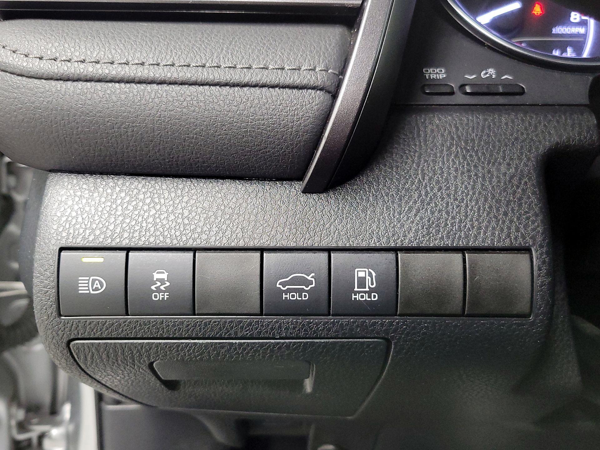 Thumbnail: 2019 Toyota Camry - 13