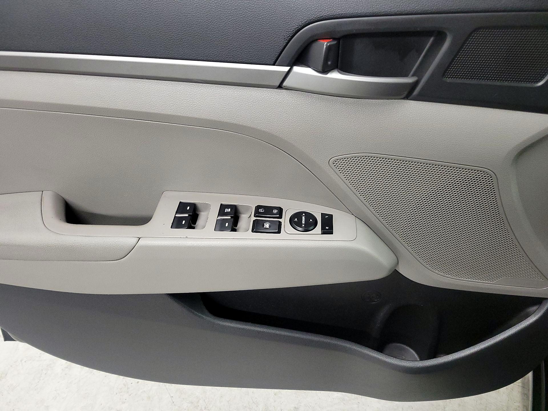 Thumbnail: 2017 Hyundai Elantra - 12