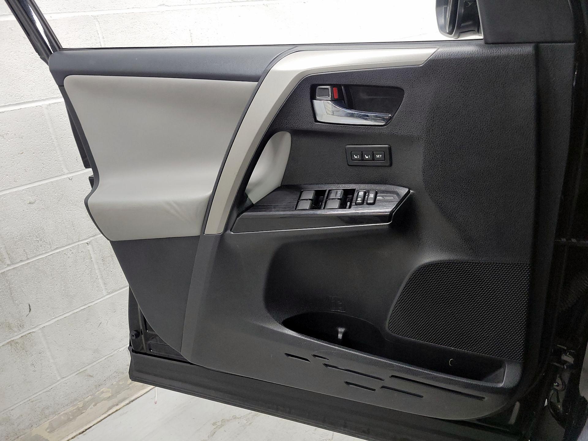 Thumbnail: 2016 Toyota RAV4 - 12