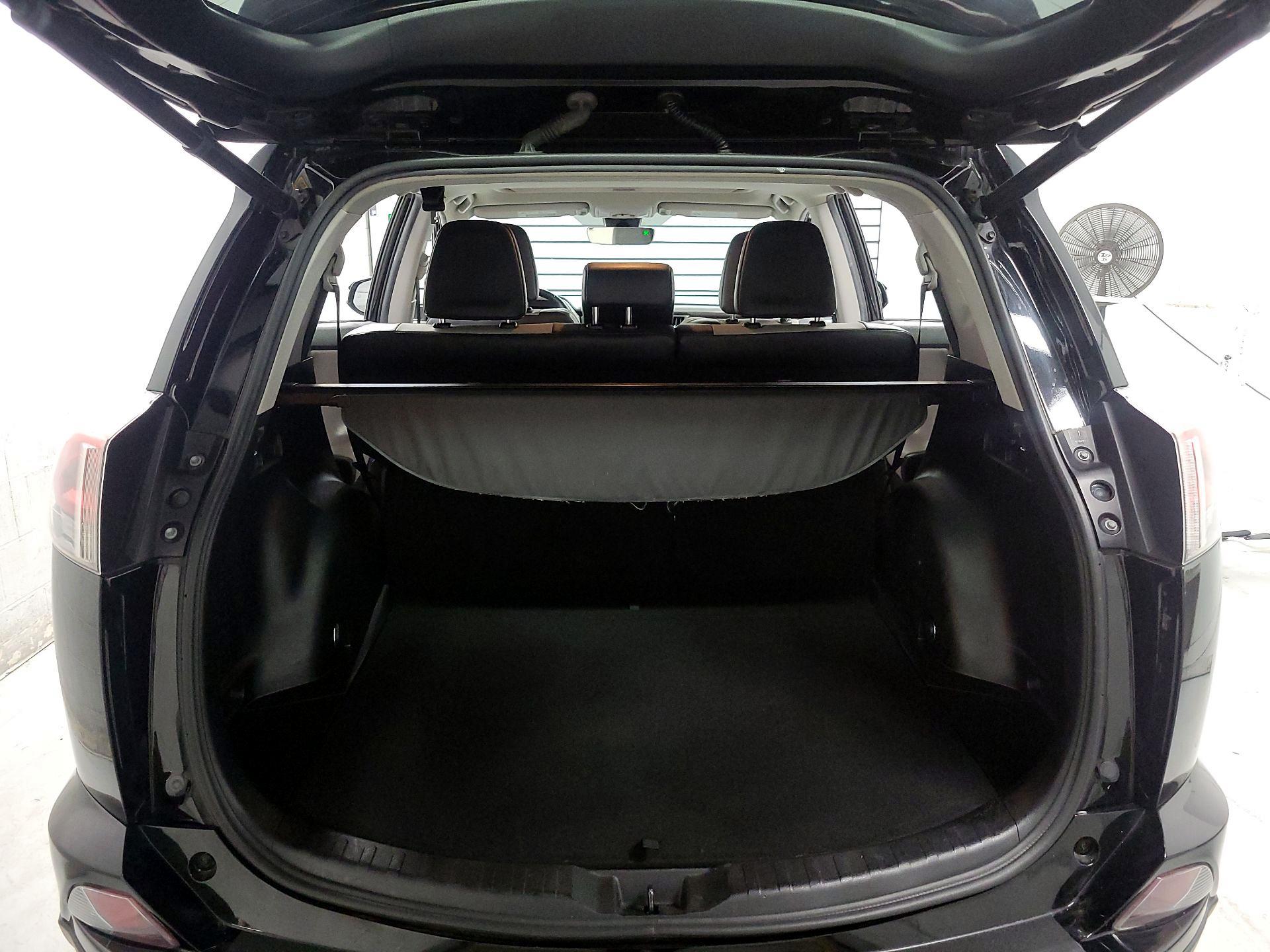 Thumbnail: 2016 Toyota RAV4 - 18