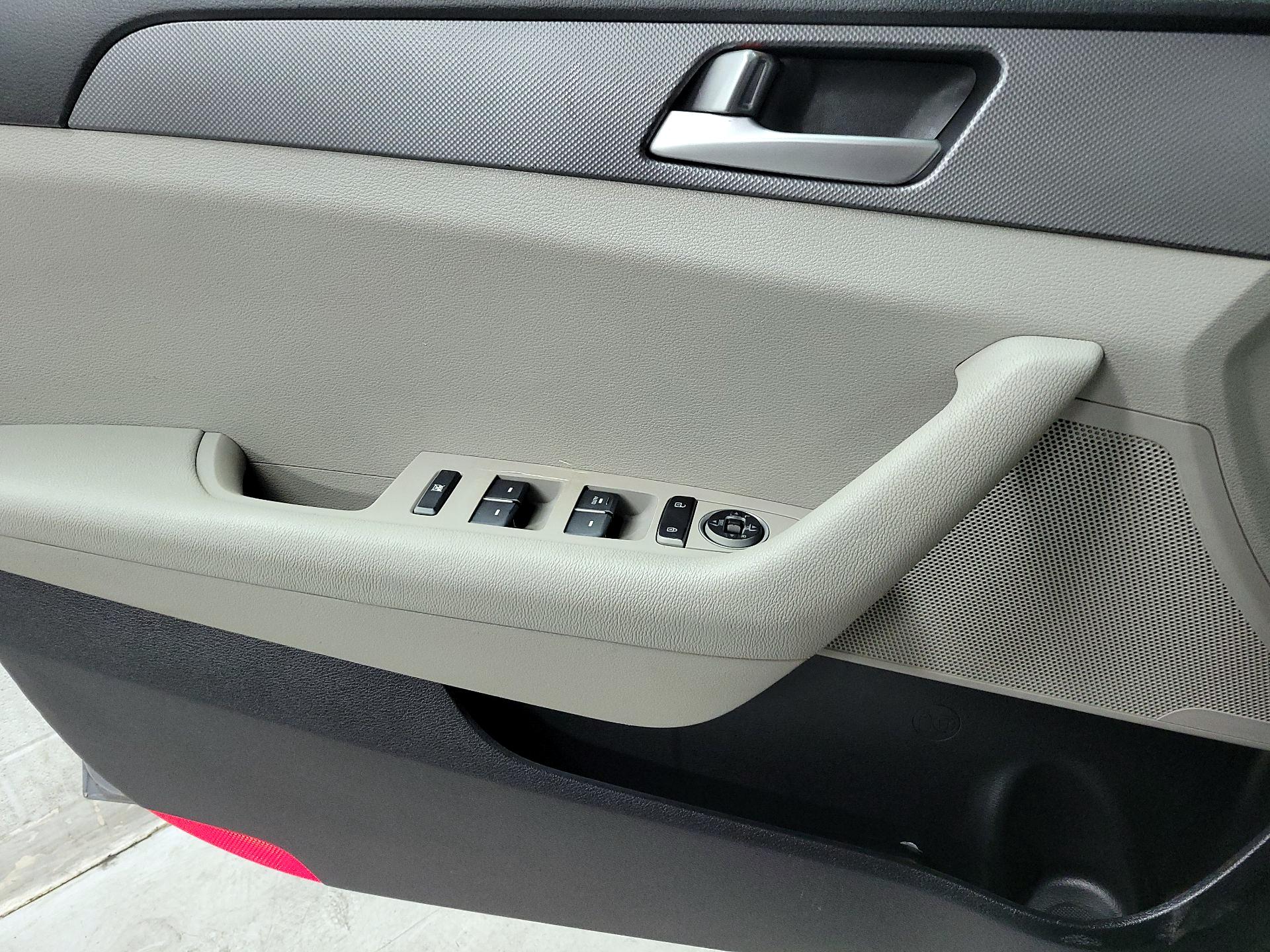 Thumbnail: 2016 Hyundai Sonata - 12