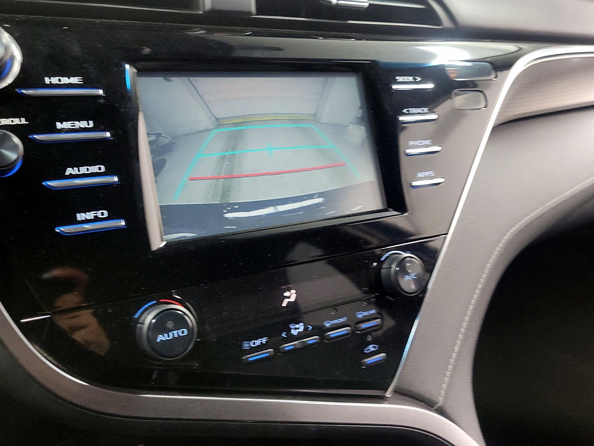Thumbnail: 2018 Toyota Camry - 14