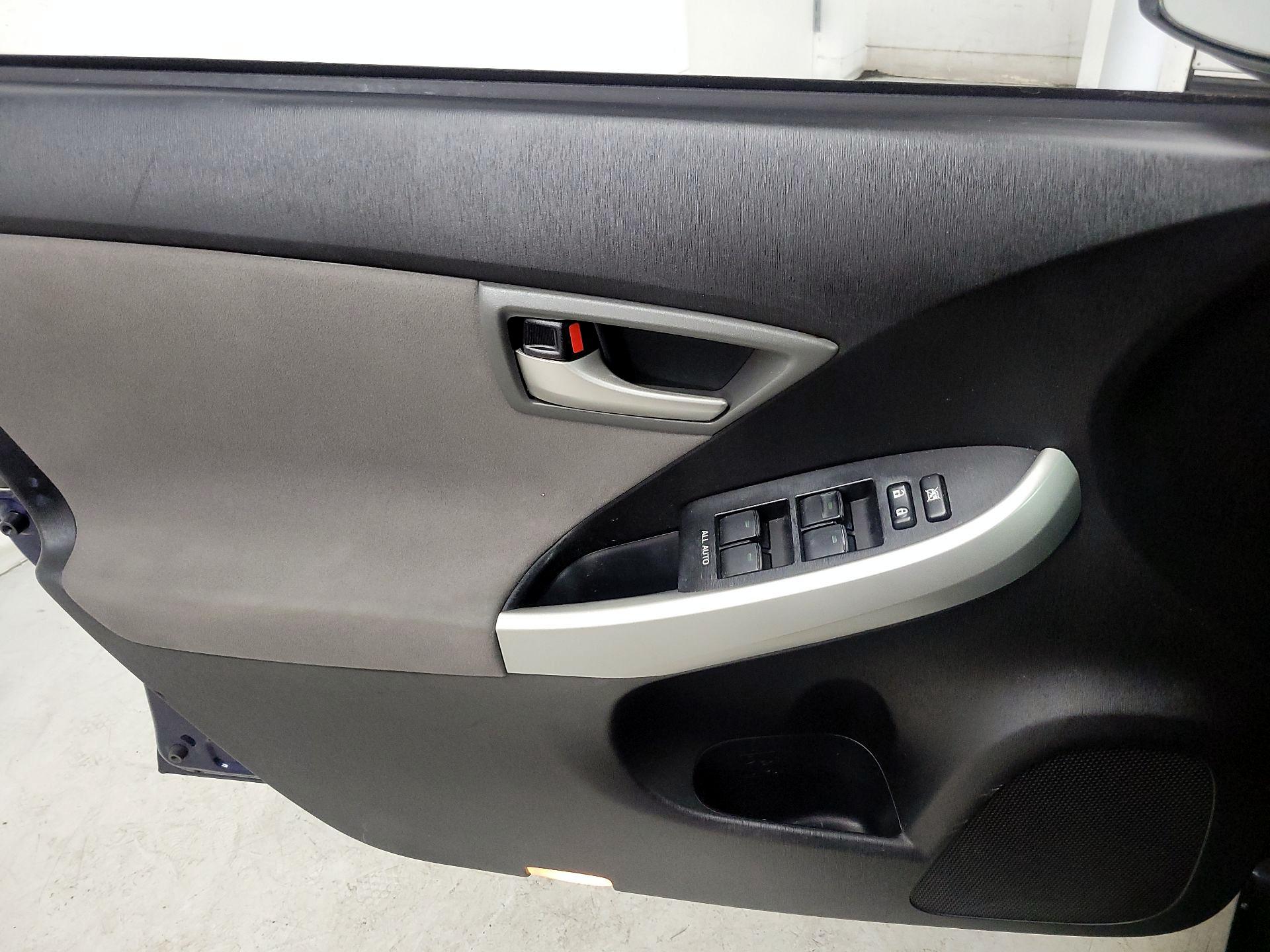 Thumbnail: 2015 Toyota Prius - 12