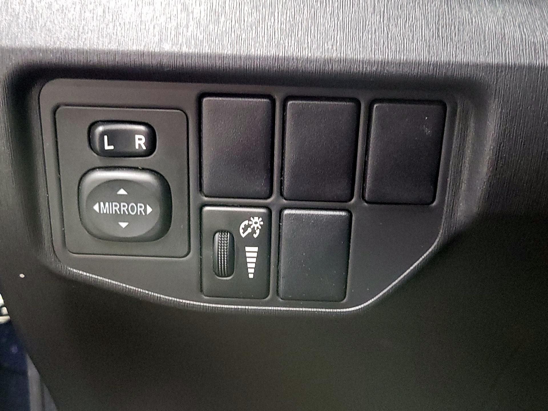 Thumbnail: 2015 Toyota Prius - 13