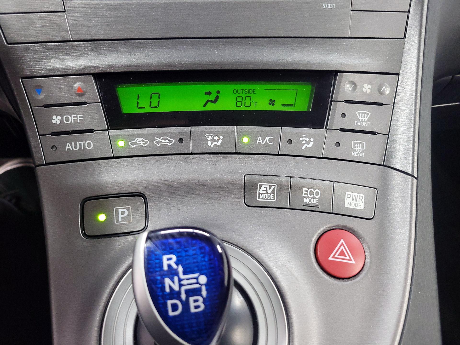 Thumbnail: 2015 Toyota Prius - 16