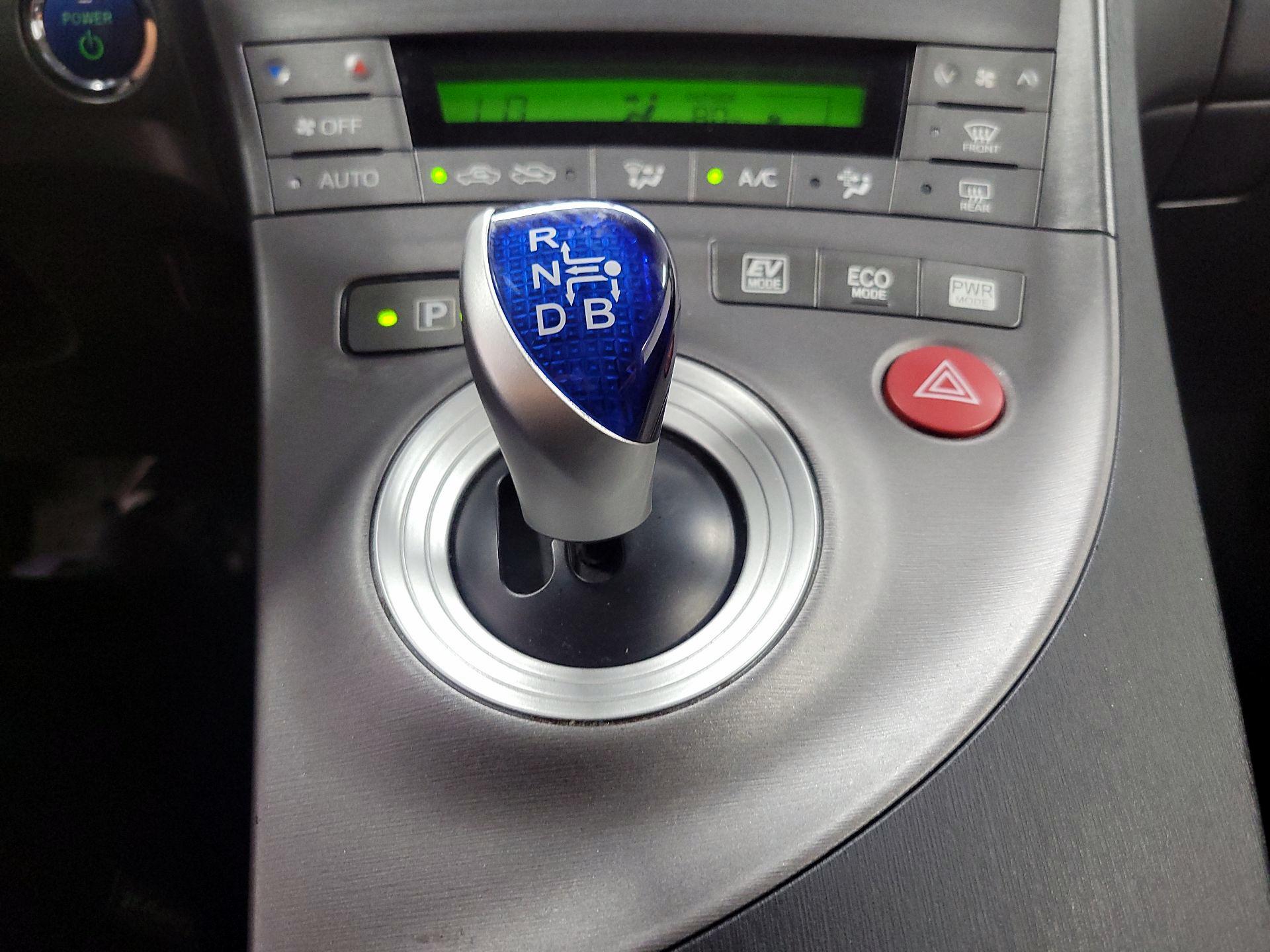 Thumbnail: 2015 Toyota Prius - 17