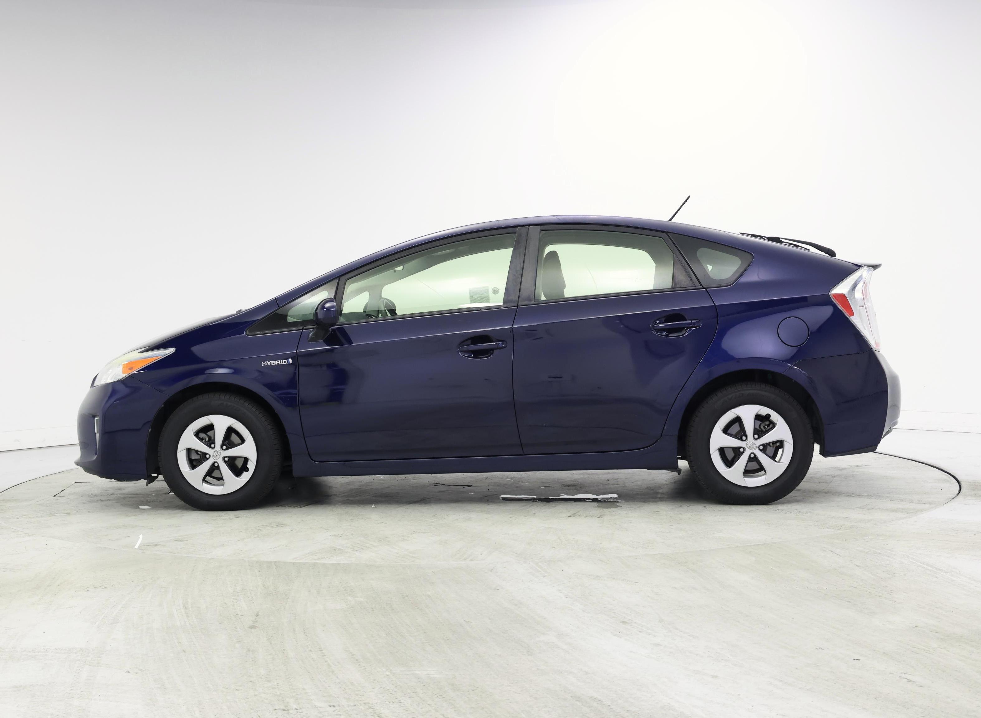 Thumbnail: 2015 Toyota Prius - 3