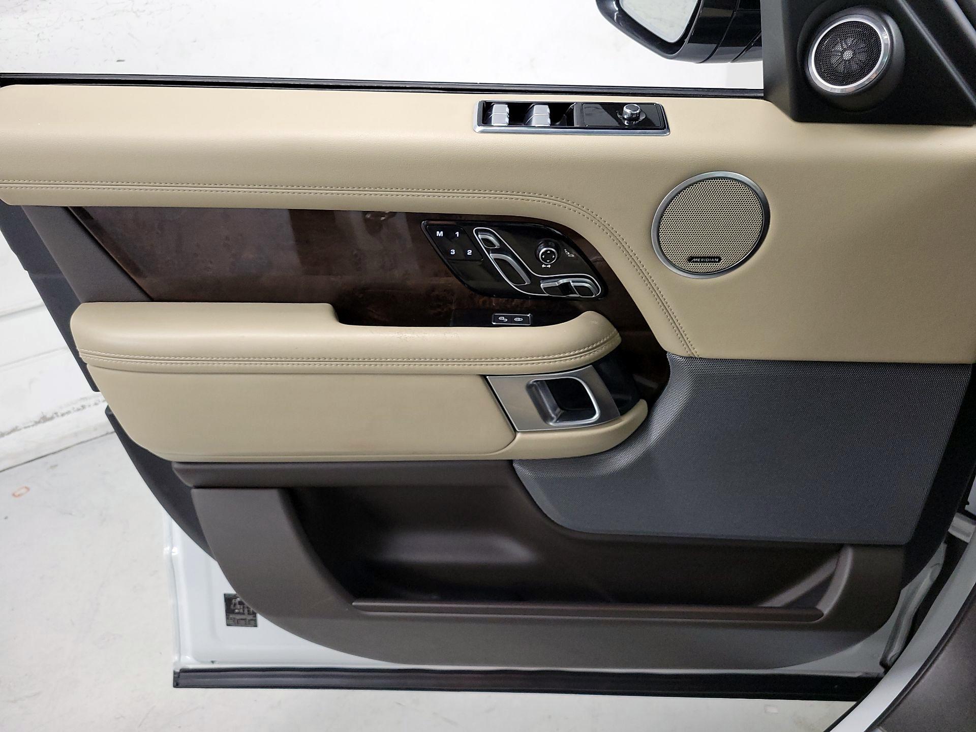 Thumbnail: 2018 Land Rover Range Rover - 12