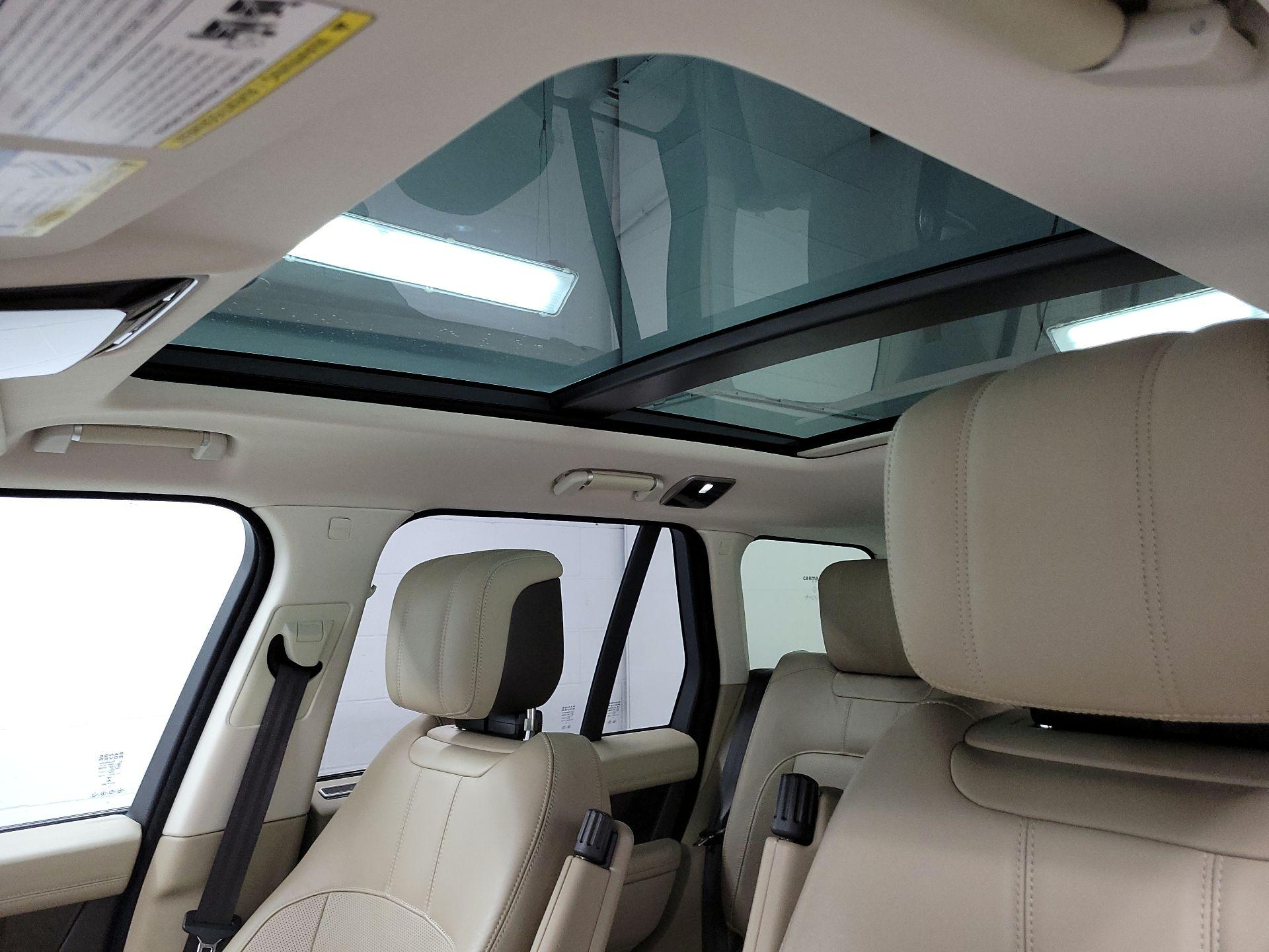 Thumbnail: 2018 Land Rover Range Rover - 20
