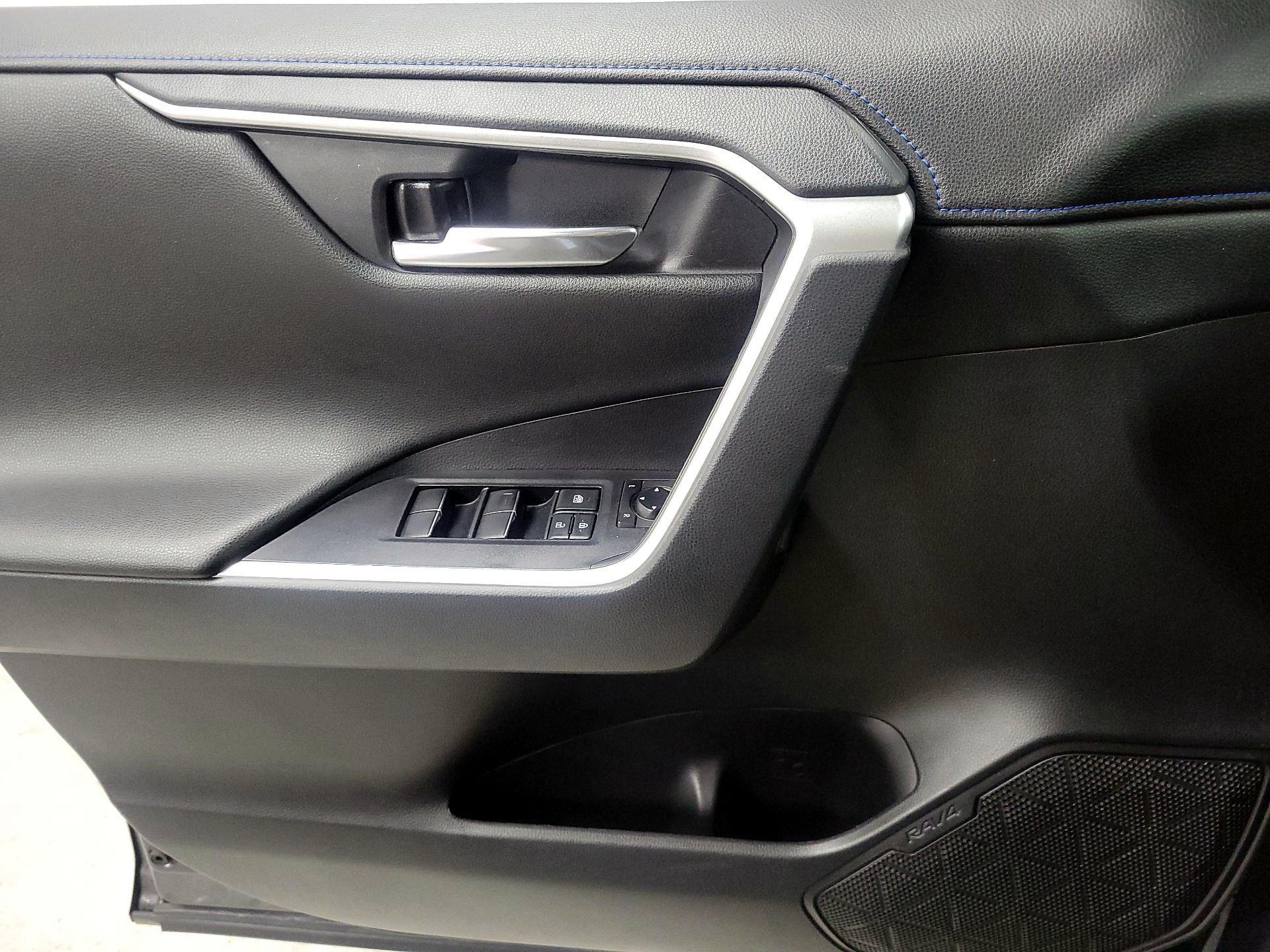 Thumbnail: 2021 Toyota RAV4 - 12