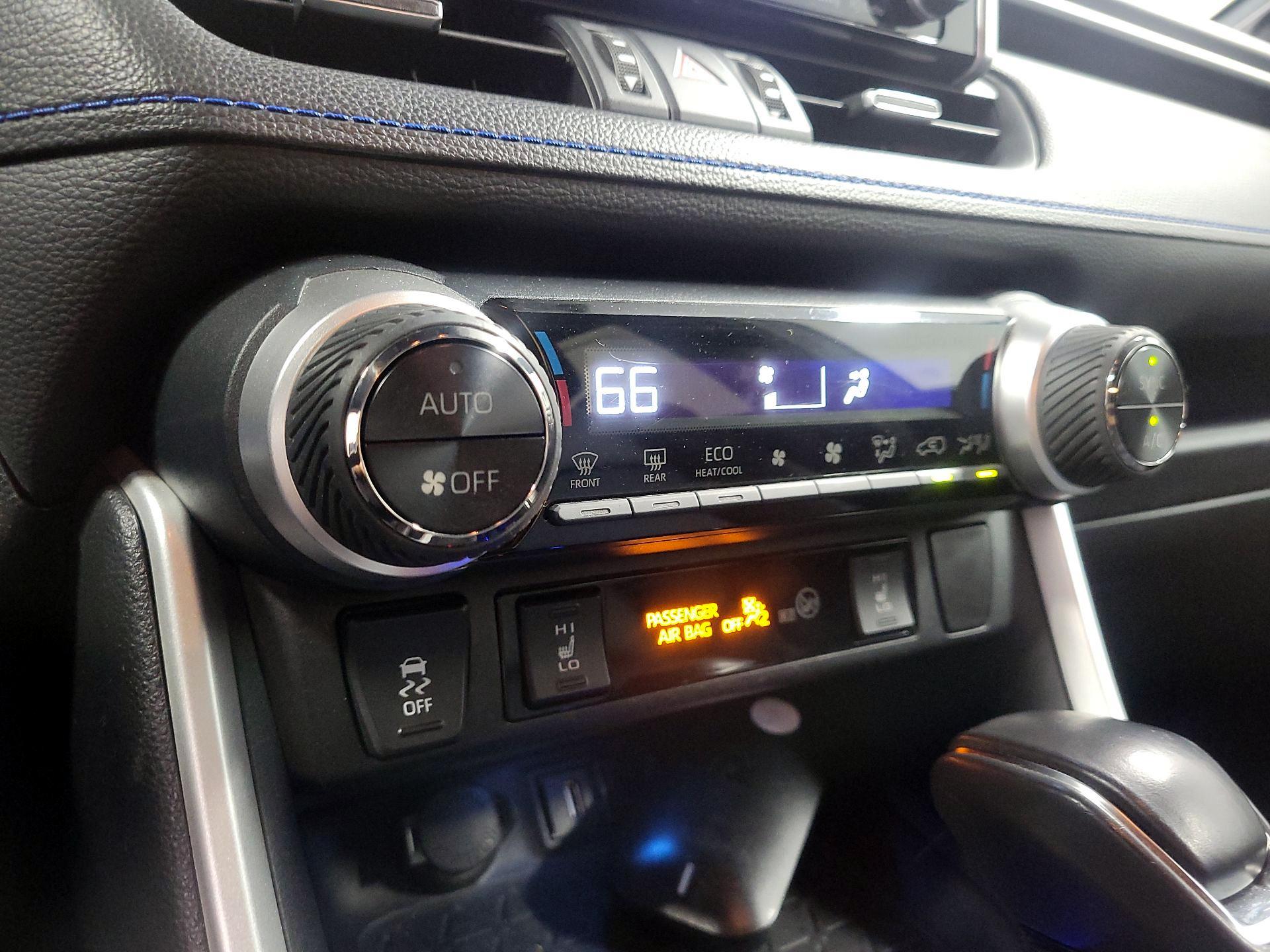Thumbnail: 2021 Toyota RAV4 - 16