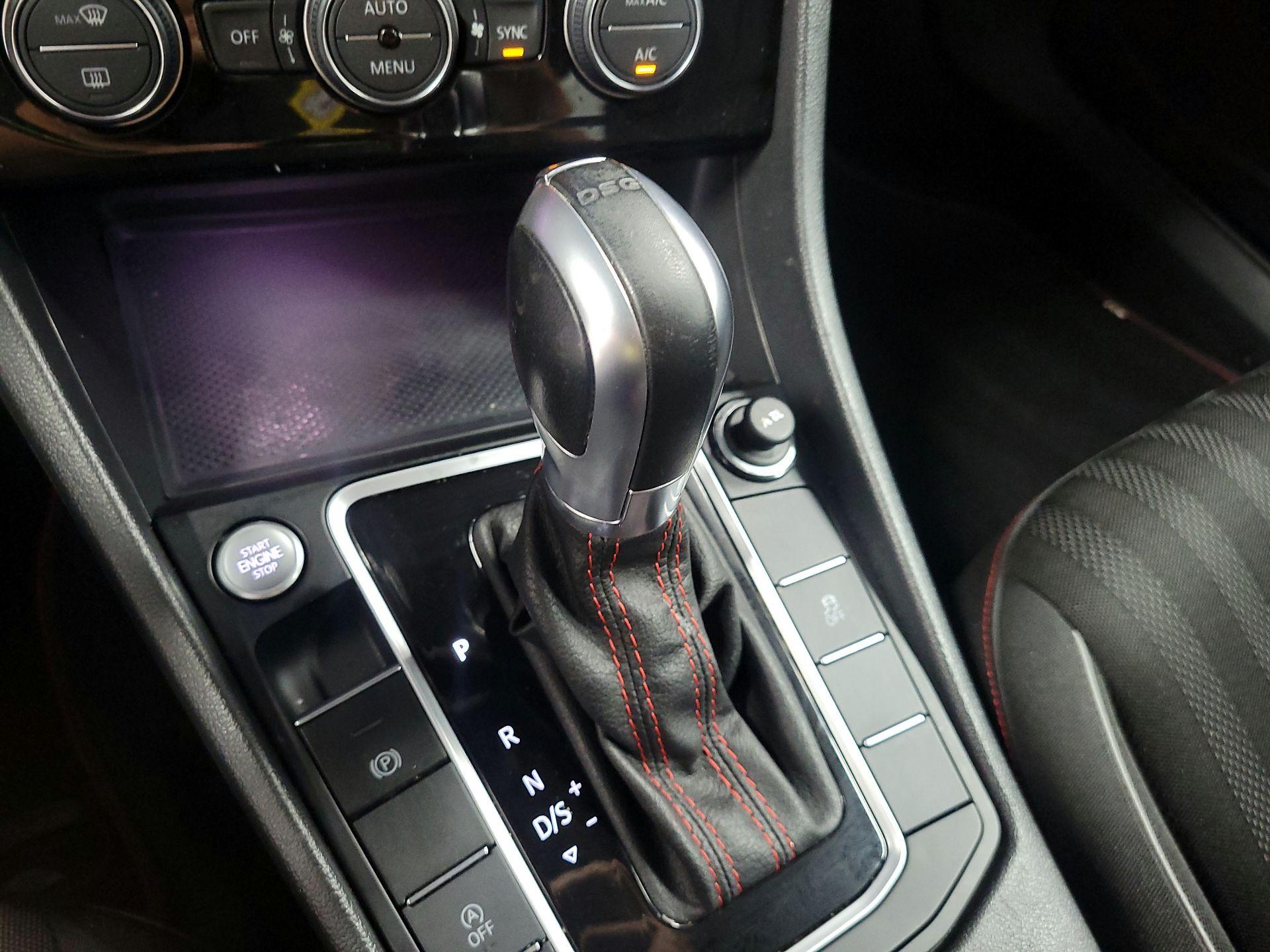 Thumbnail: 2019 Volkswagen Jetta - 16