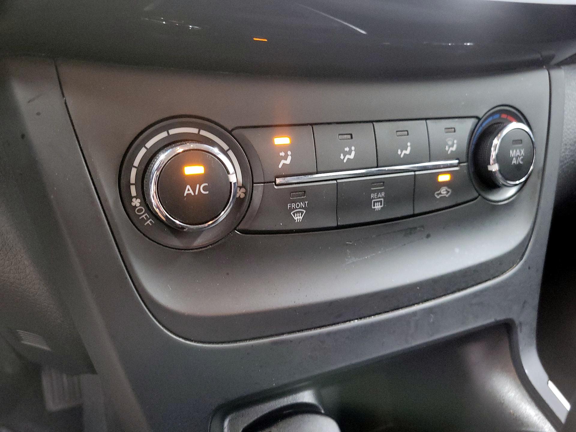 Thumbnail: 2019 Nissan Sentra - 16