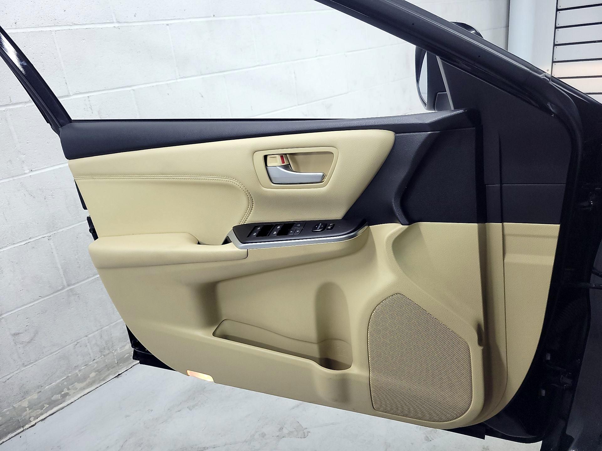 Thumbnail: 2017 Toyota Camry - 12