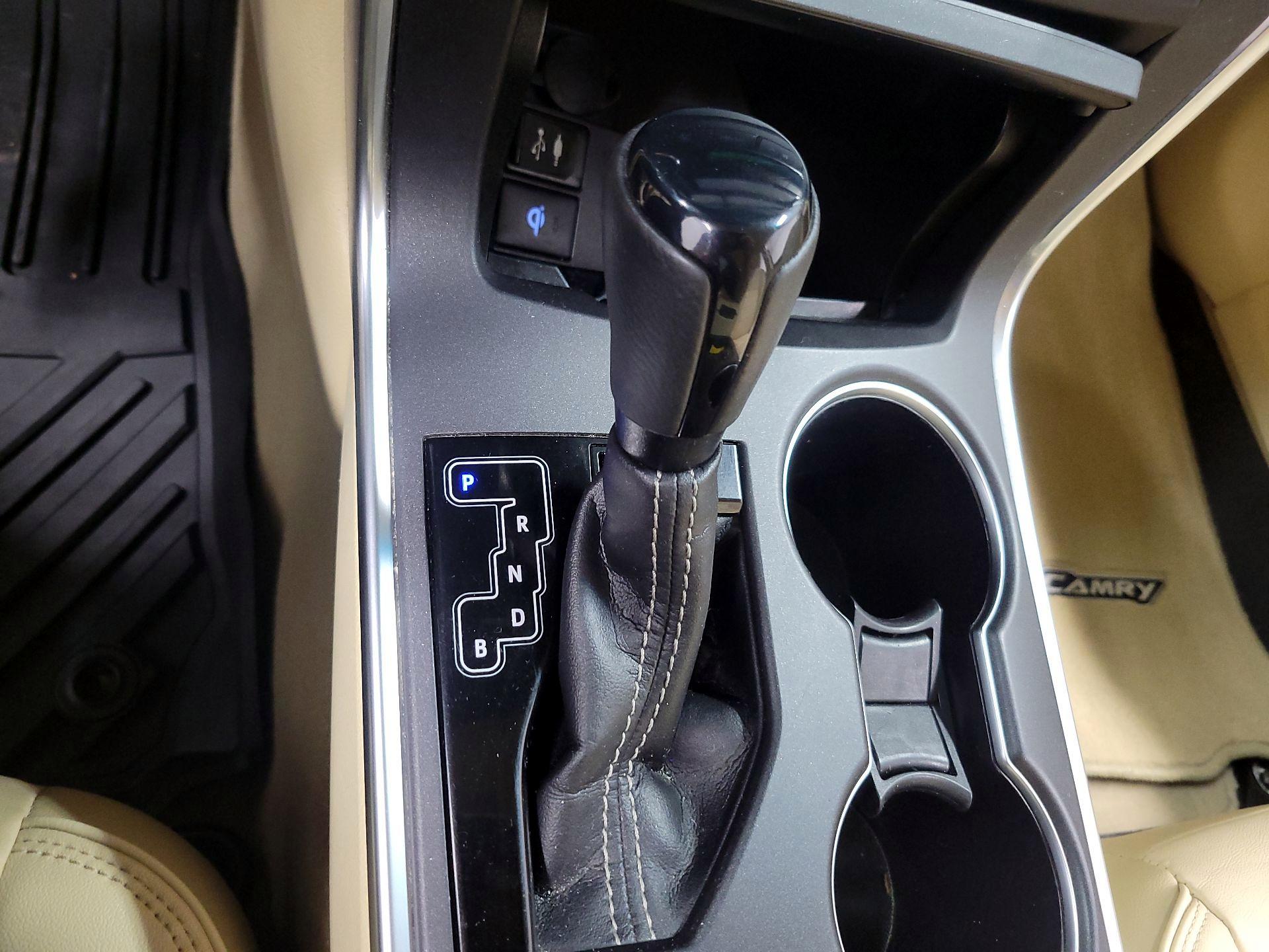 Thumbnail: 2017 Toyota Camry - 16