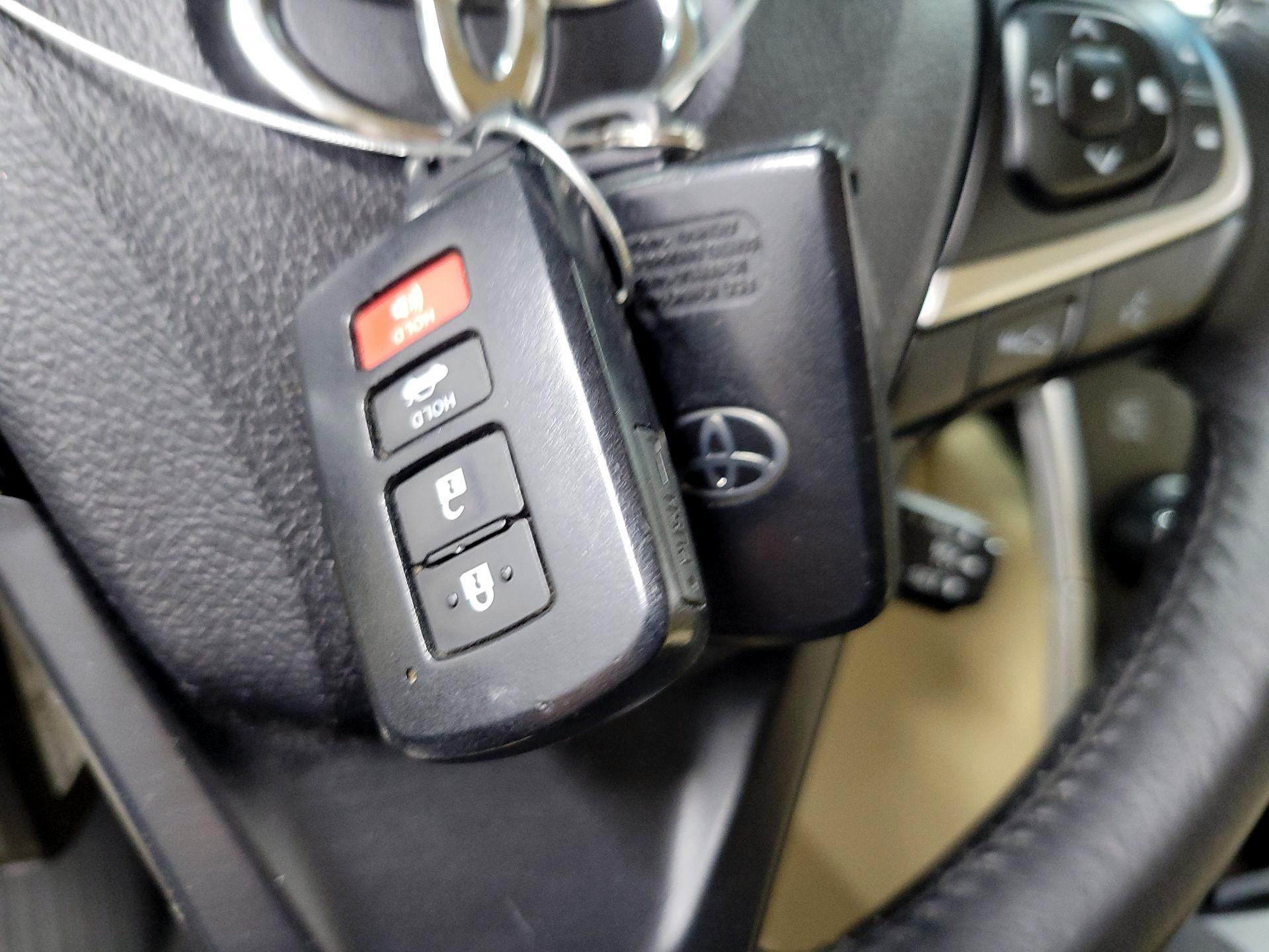 Thumbnail: 2017 Toyota Camry - 20