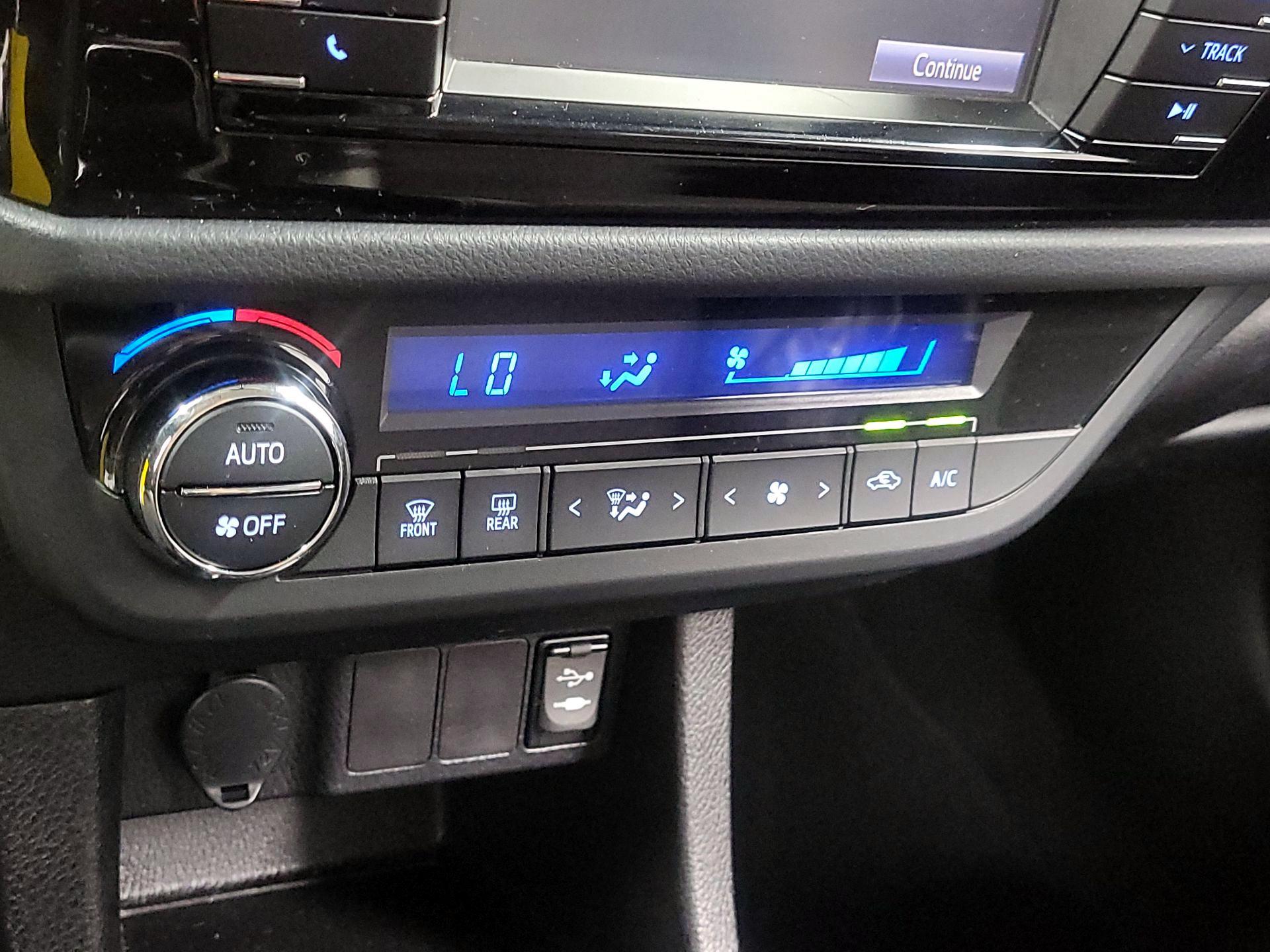 Thumbnail: 2015 Toyota Corolla - 15