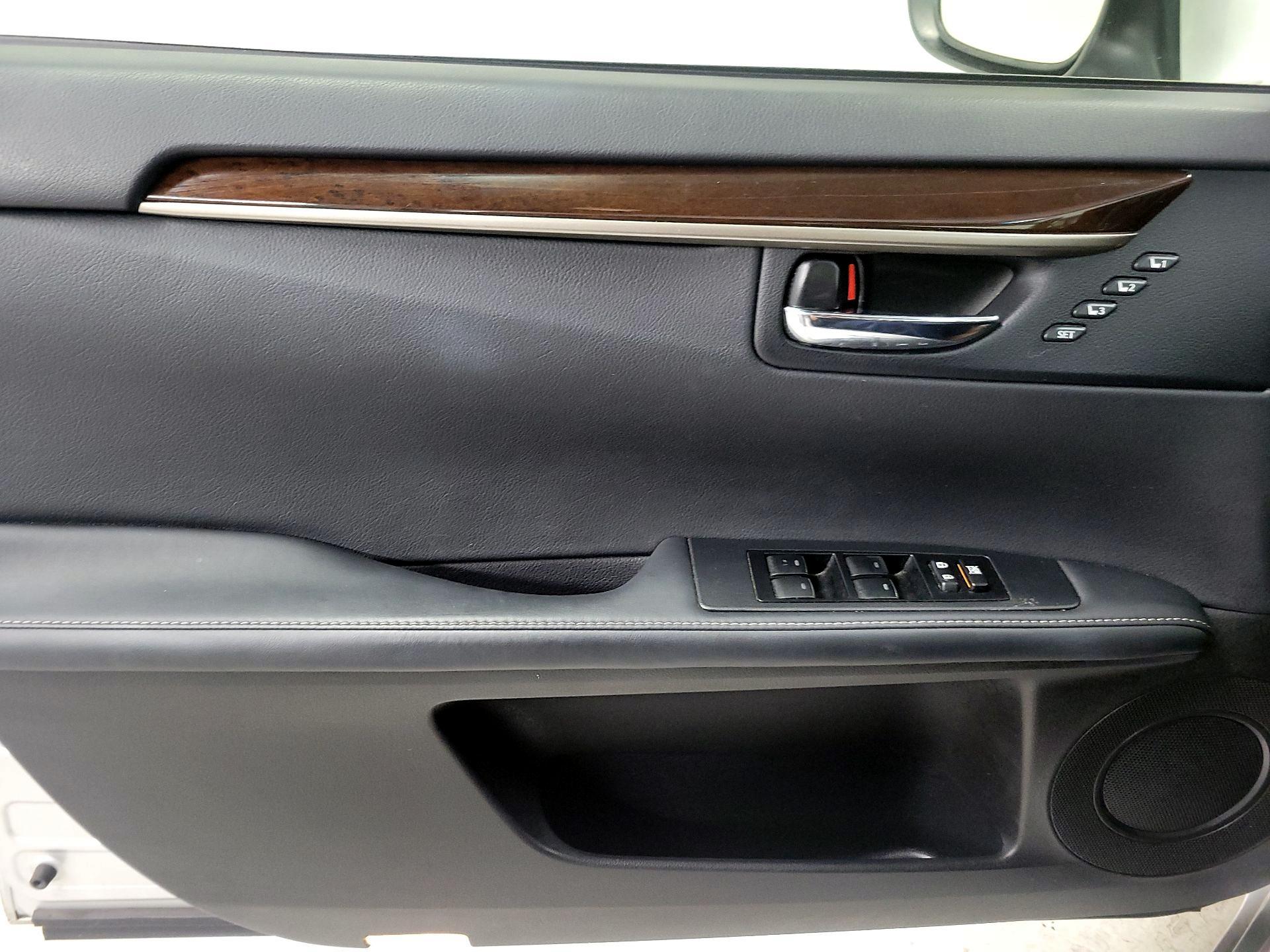 Thumbnail: 2013 Lexus ES - 12