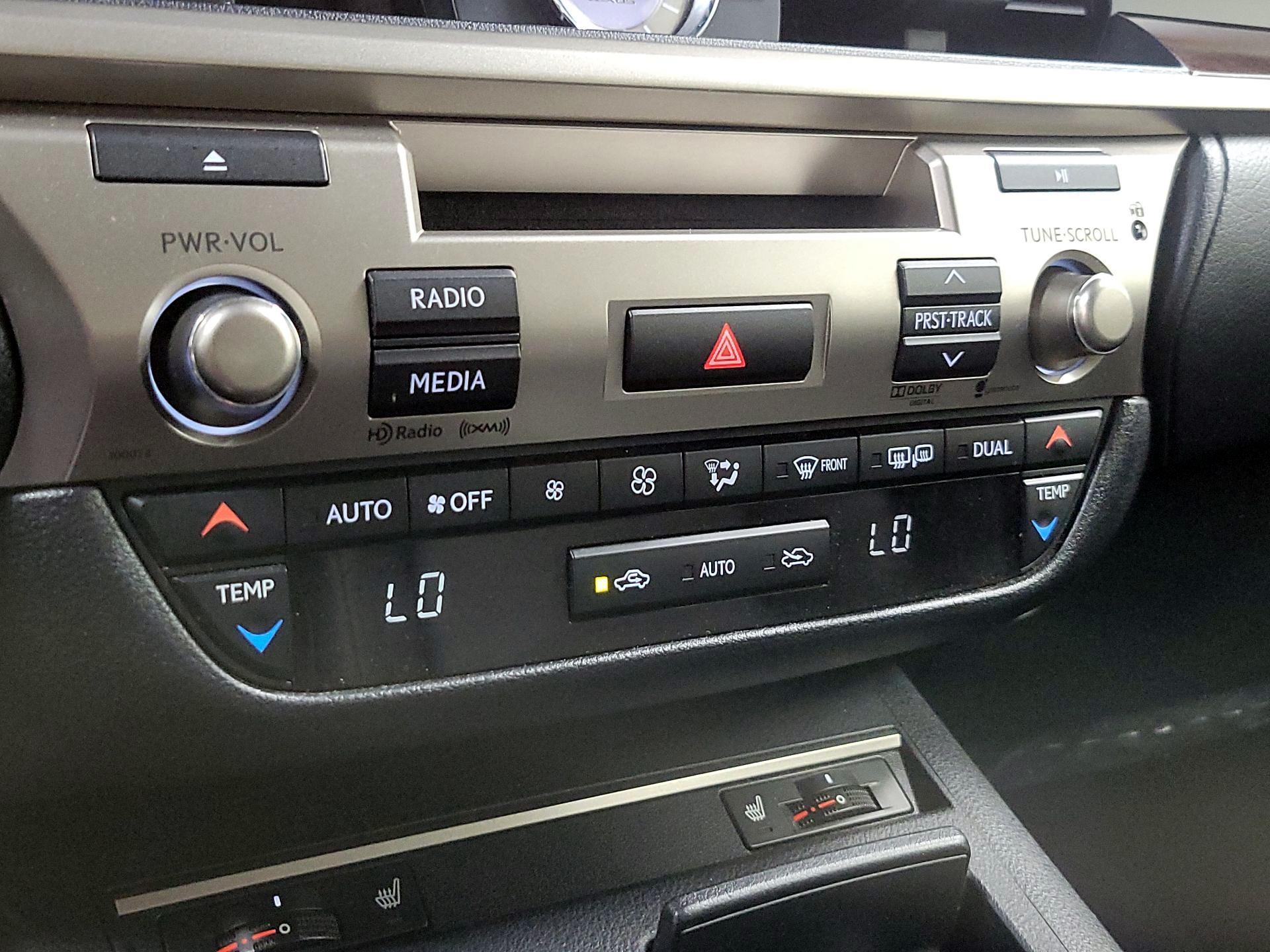 Thumbnail: 2013 Lexus ES - 17