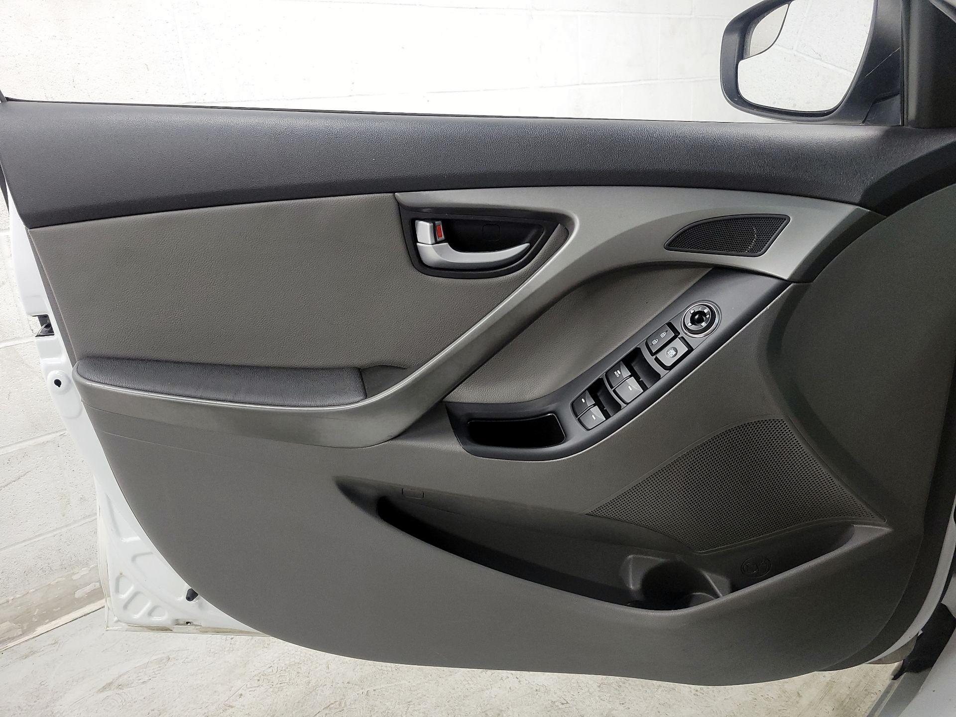 Thumbnail: 2015 Hyundai Elantra - 12