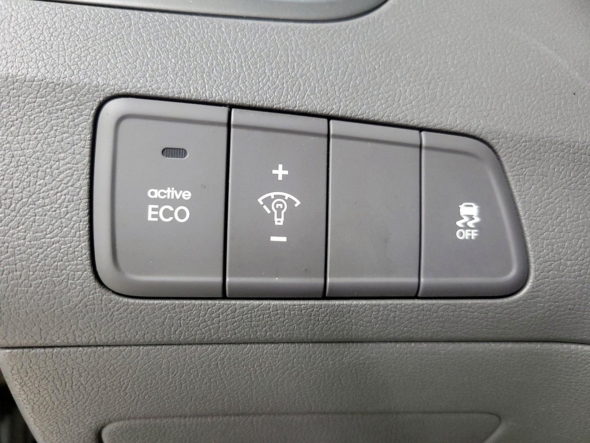 Thumbnail: 2015 Hyundai Elantra - 13