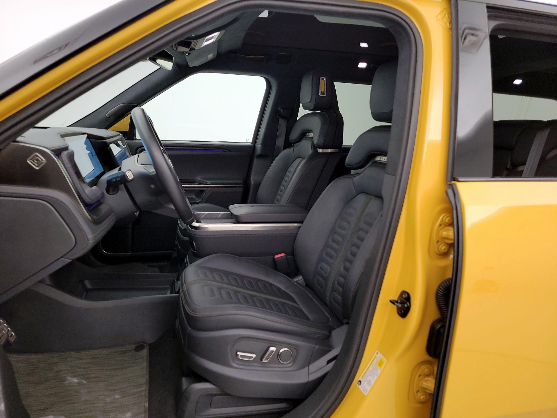 Thumbnail: 2023 Rivian R1S - 11
