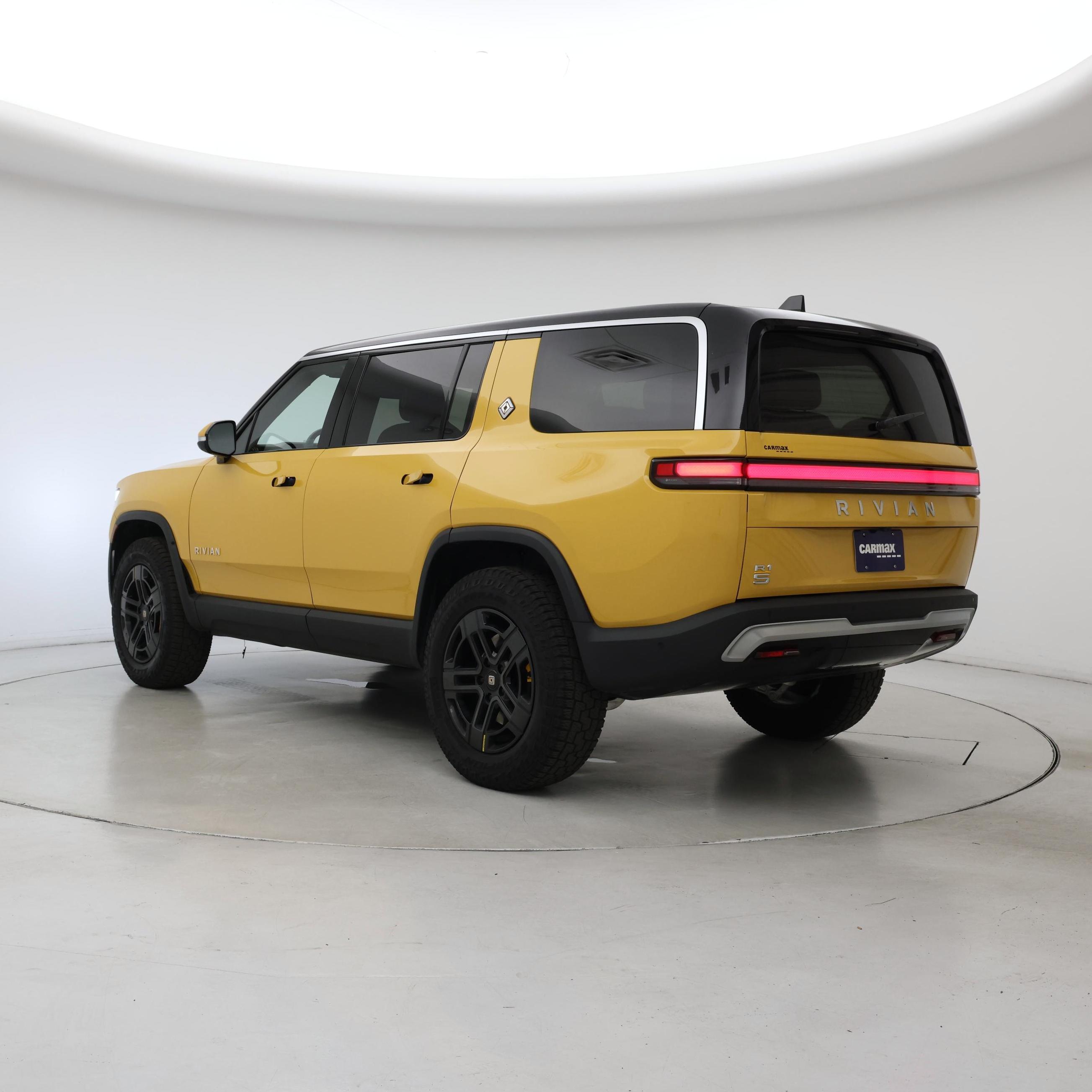Thumbnail: 2023 Rivian R1S - 2