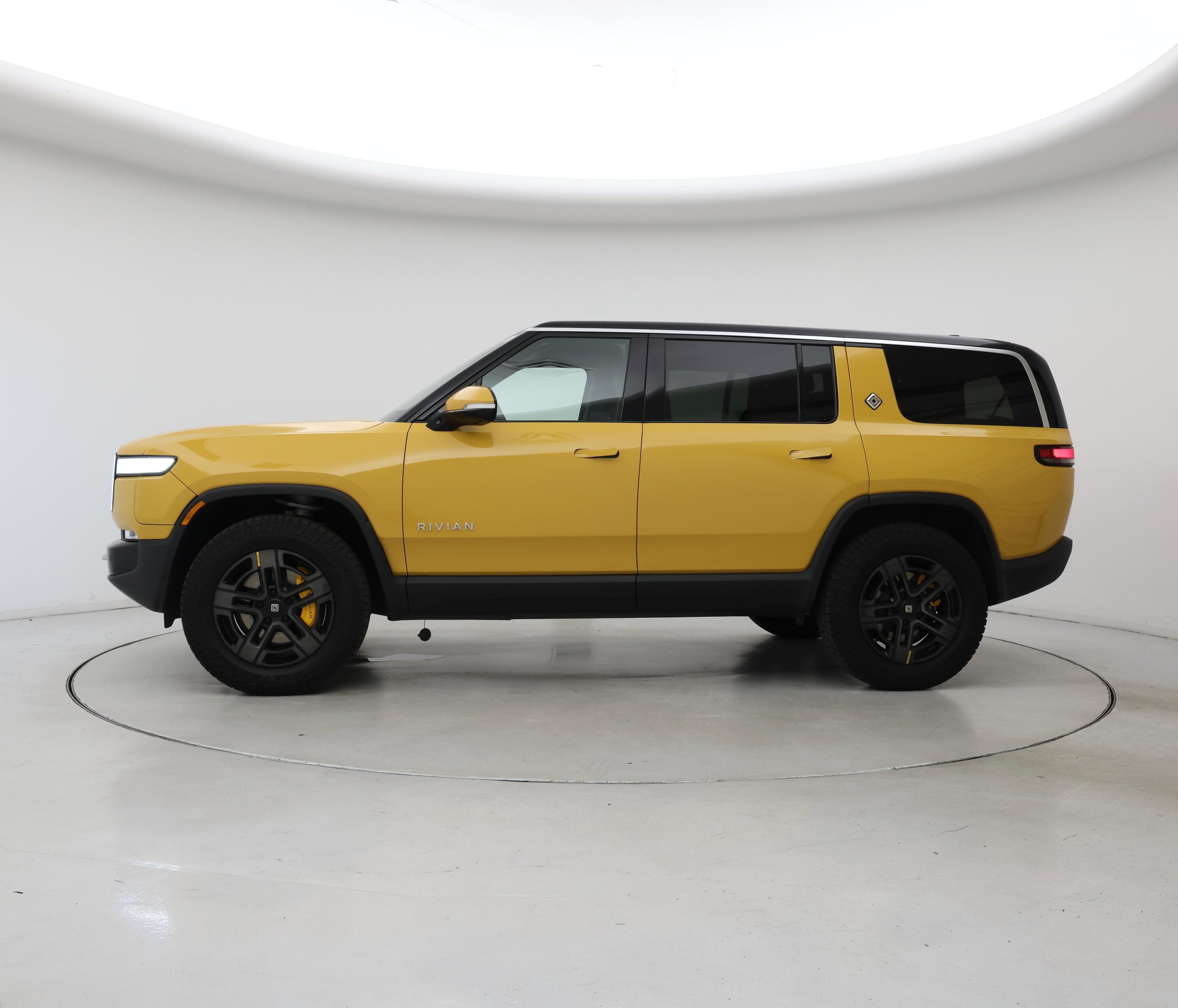 Thumbnail: 2023 Rivian R1S - 3