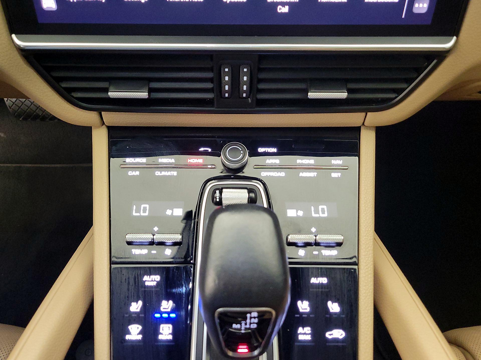 Thumbnail: 2022 Porsche Cayenne - 17