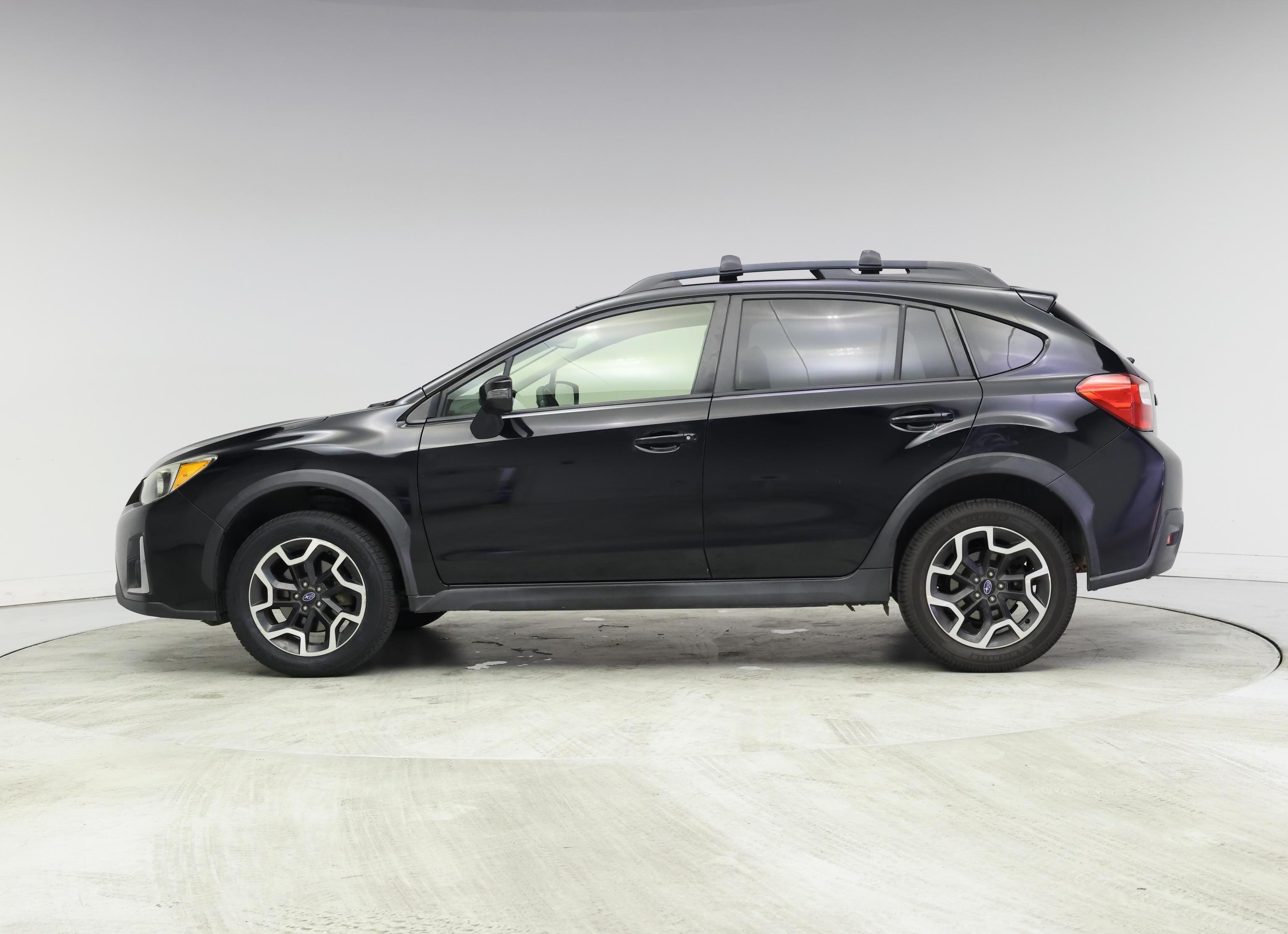 Thumbnail: 2017 Subaru Crosstrek - 3