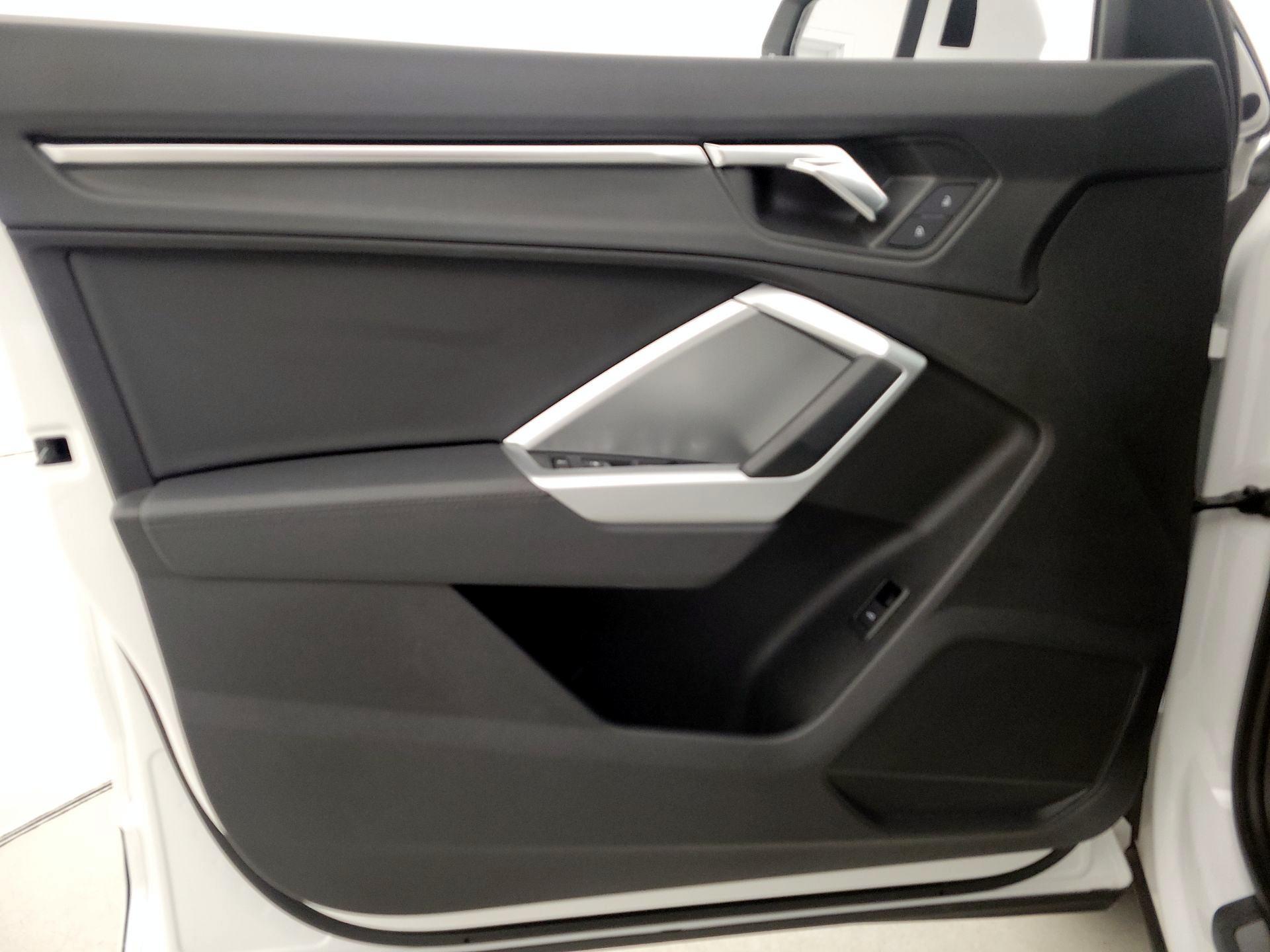 Thumbnail: 2020 Audi Q3 - 12