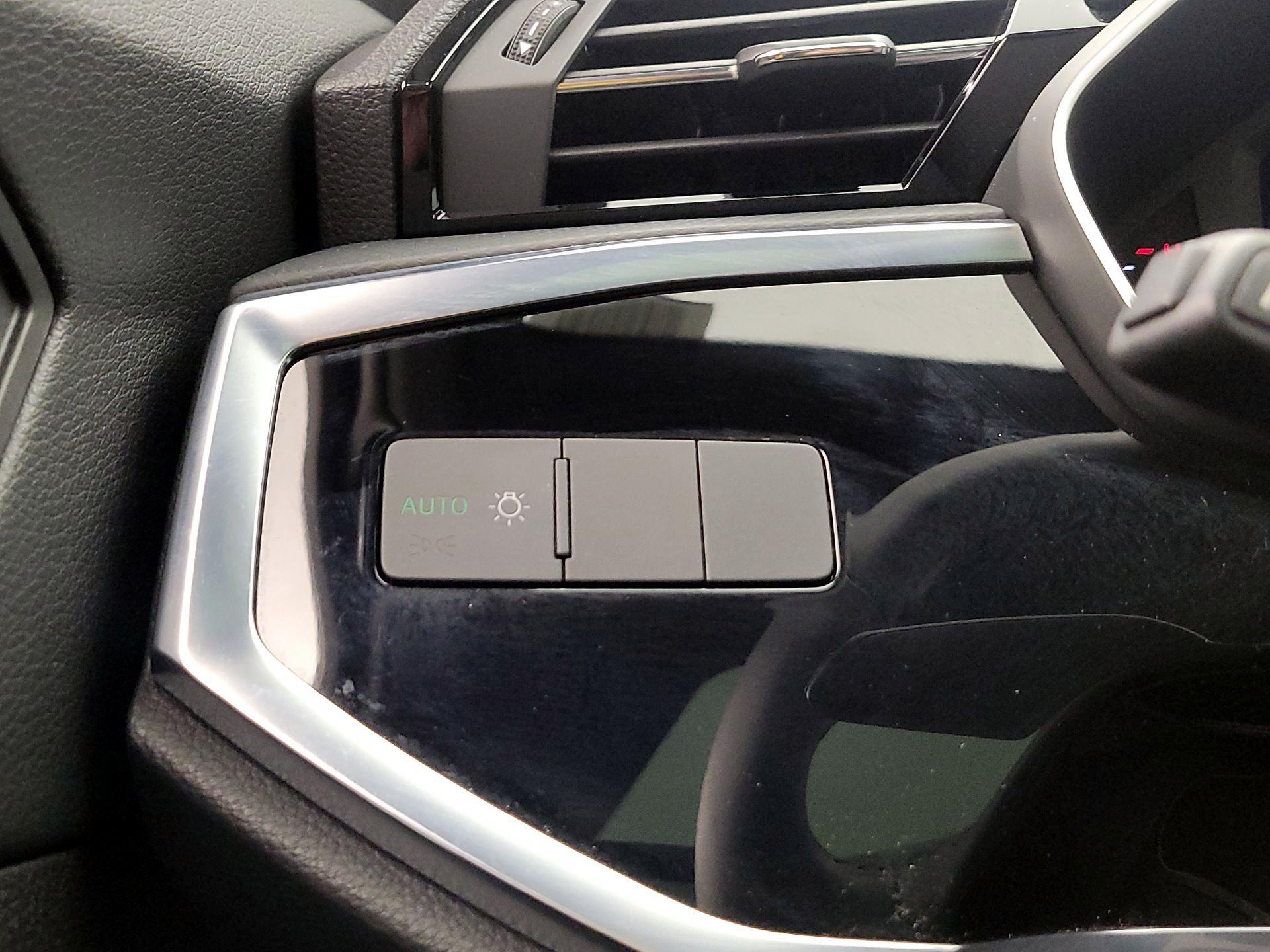 Thumbnail: 2020 Audi Q3 - 13