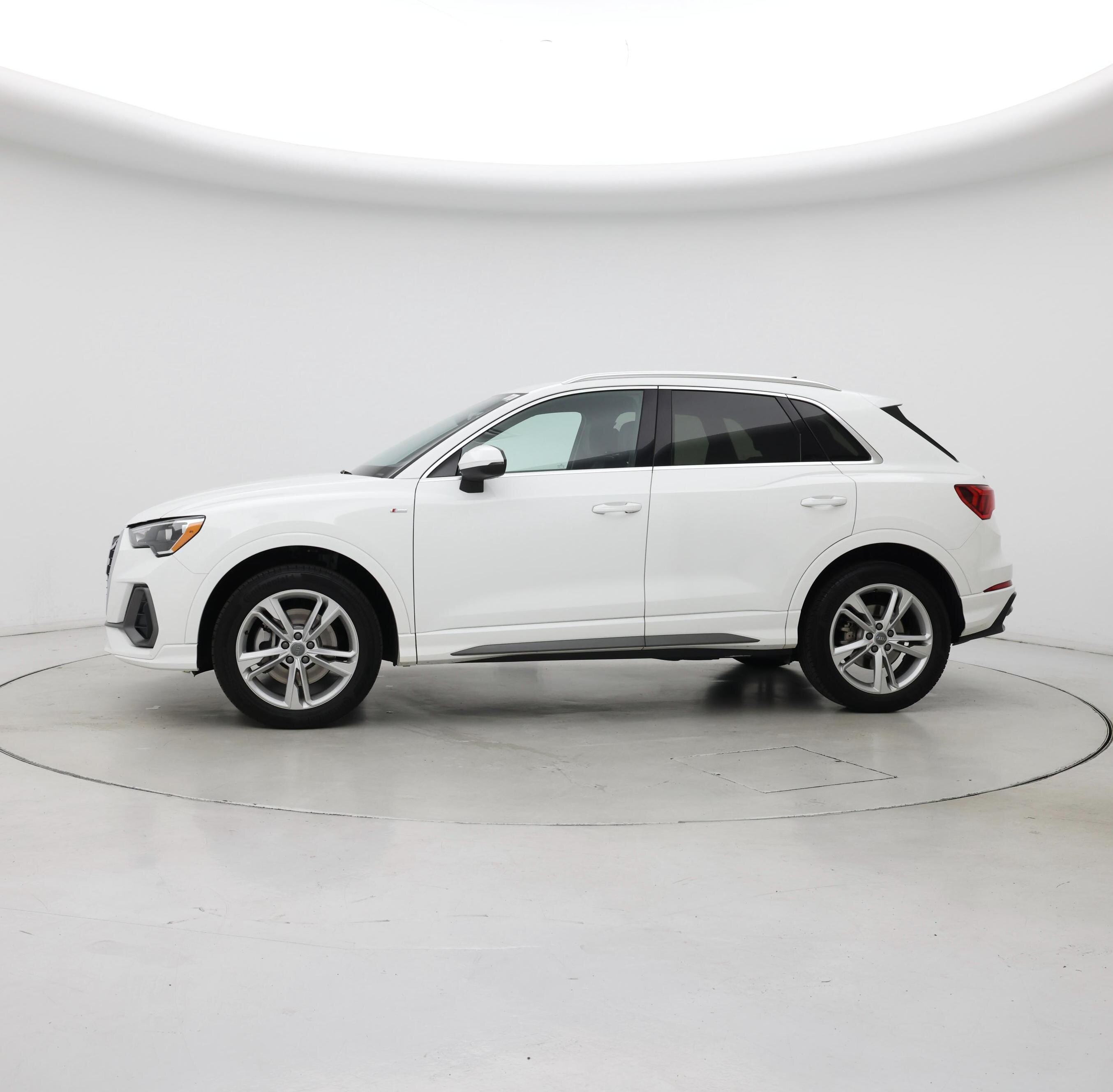 Thumbnail: 2020 Audi Q3 - 3