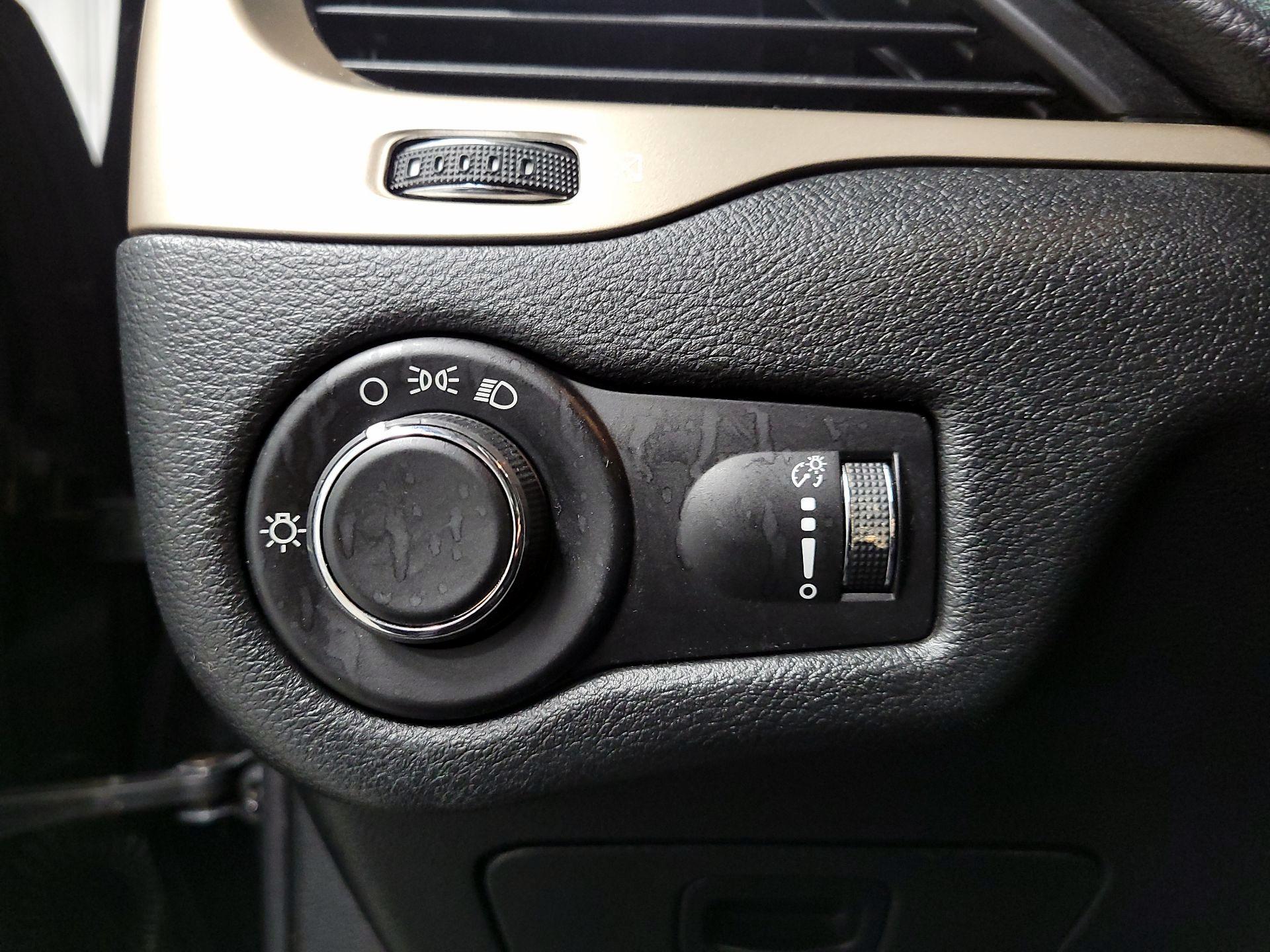 Thumbnail: 2014 Jeep Cherokee - 13