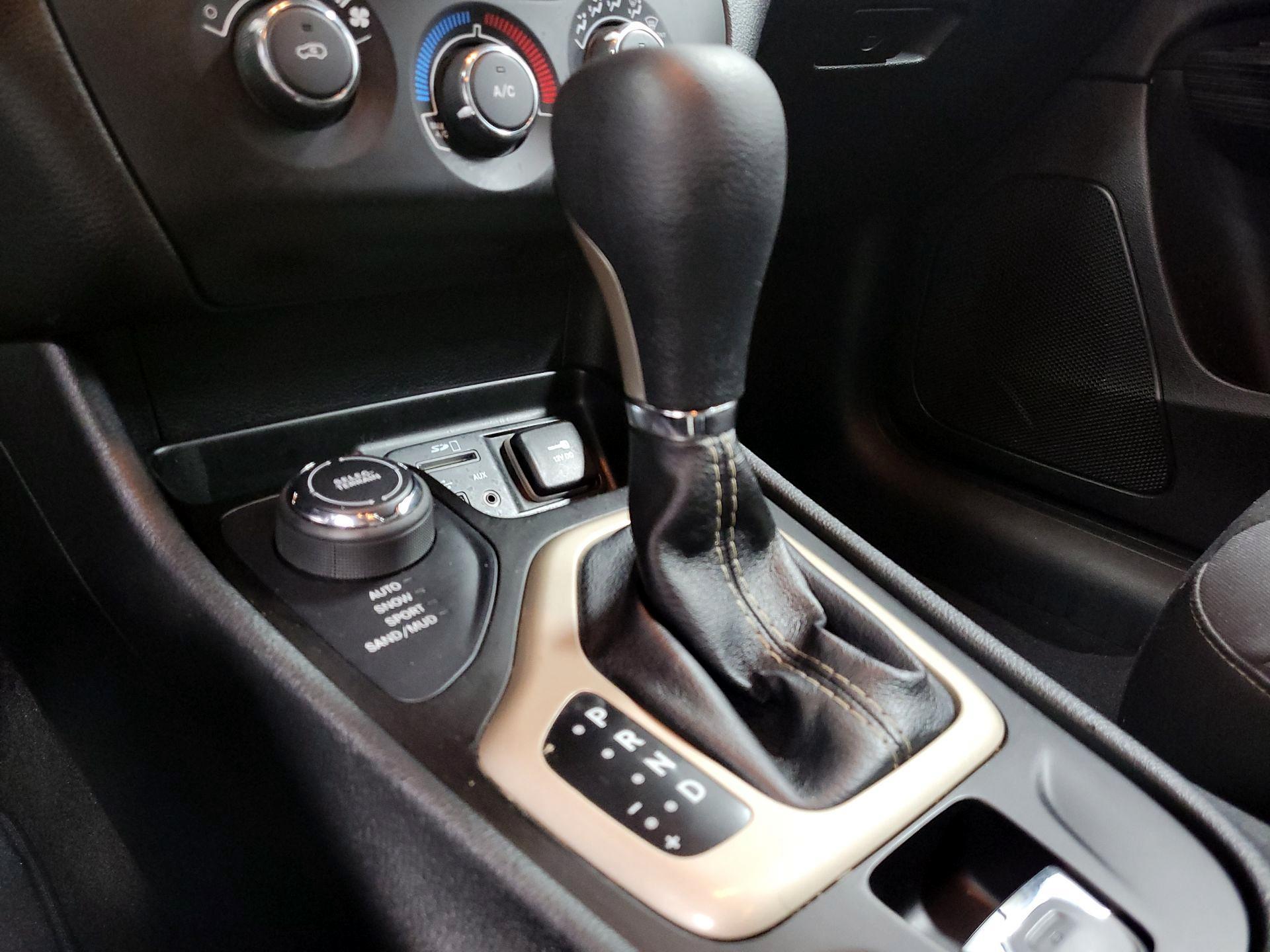 Thumbnail: 2014 Jeep Cherokee - 16