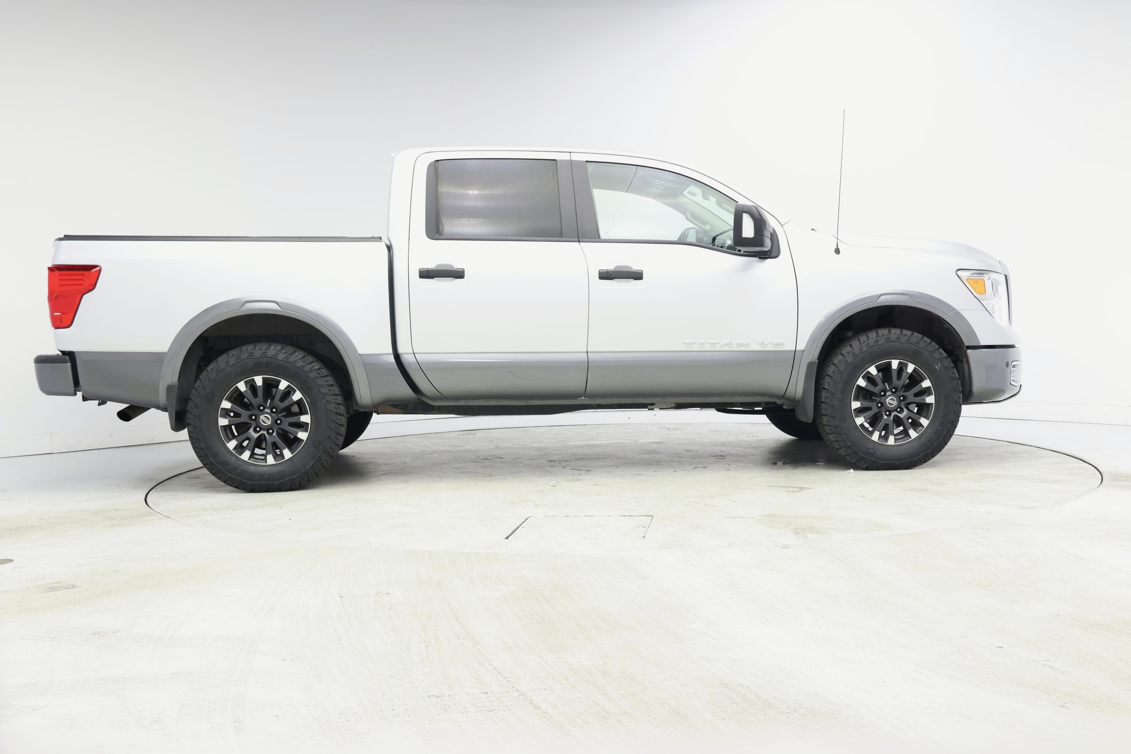 Thumbnail: 2019 Nissan Titan - 7