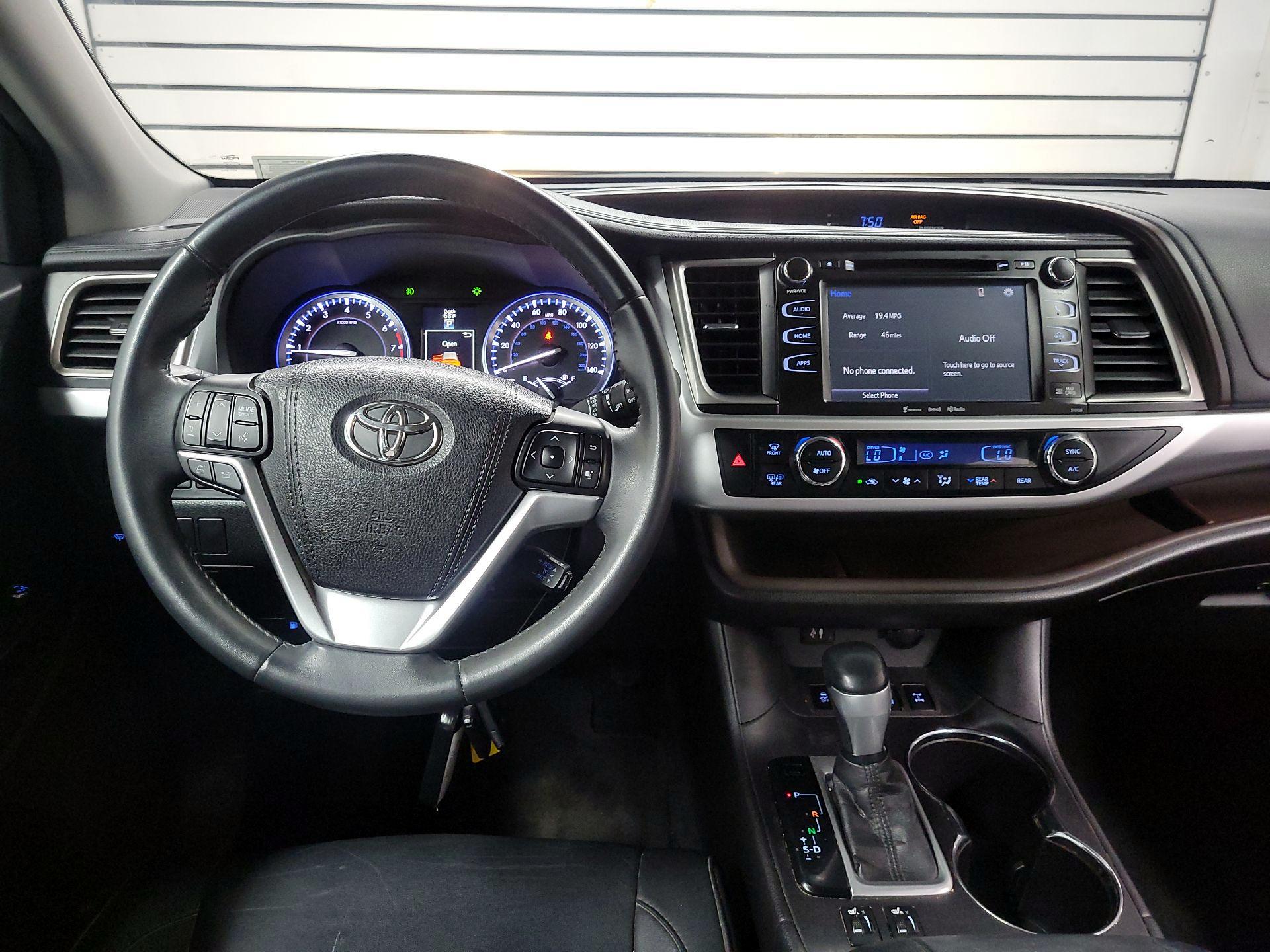 Thumbnail: 2016 Toyota Highlander - 9