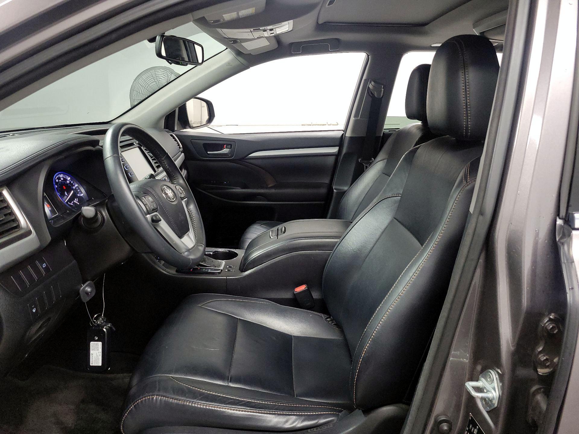 Thumbnail: 2016 Toyota Highlander - 11