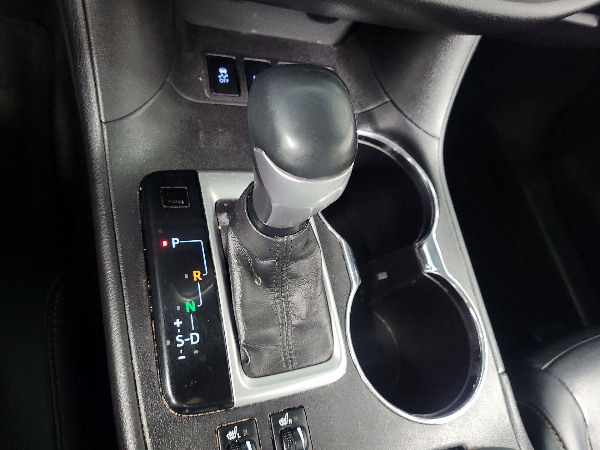 Thumbnail: 2016 Toyota Highlander - 16