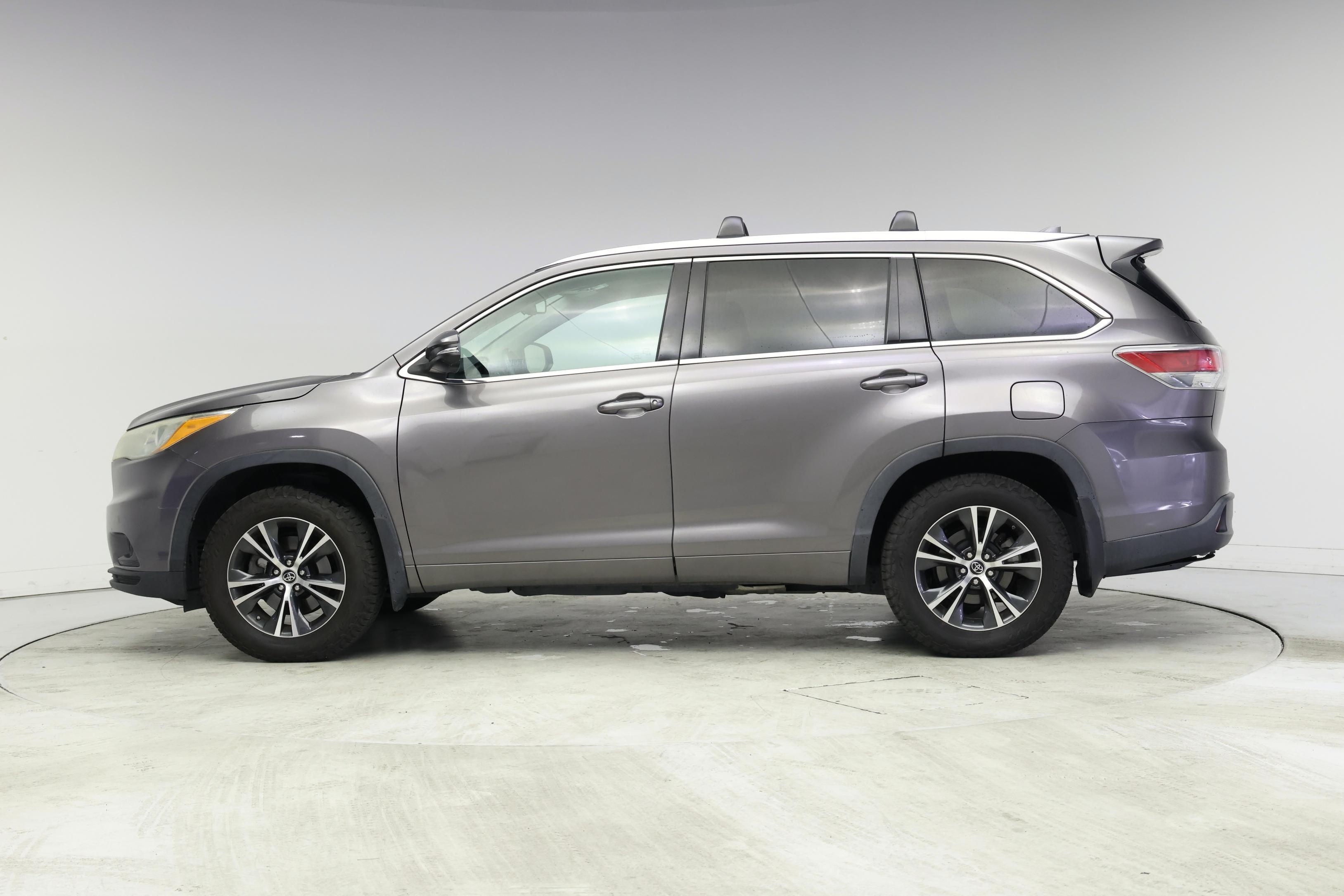 Thumbnail: 2016 Toyota Highlander - 3