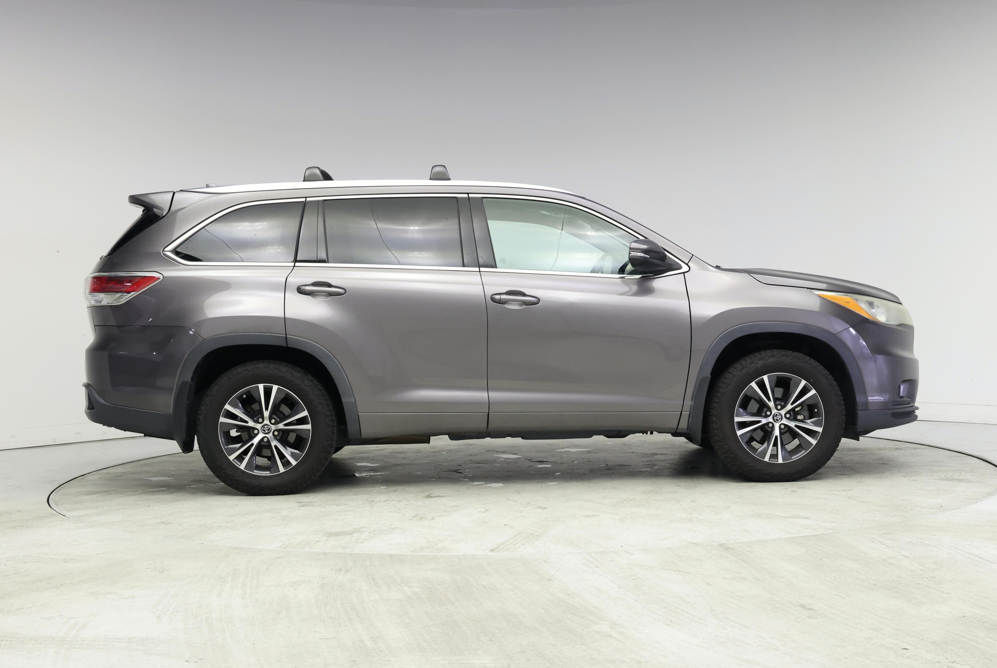 Thumbnail: 2016 Toyota Highlander - 7