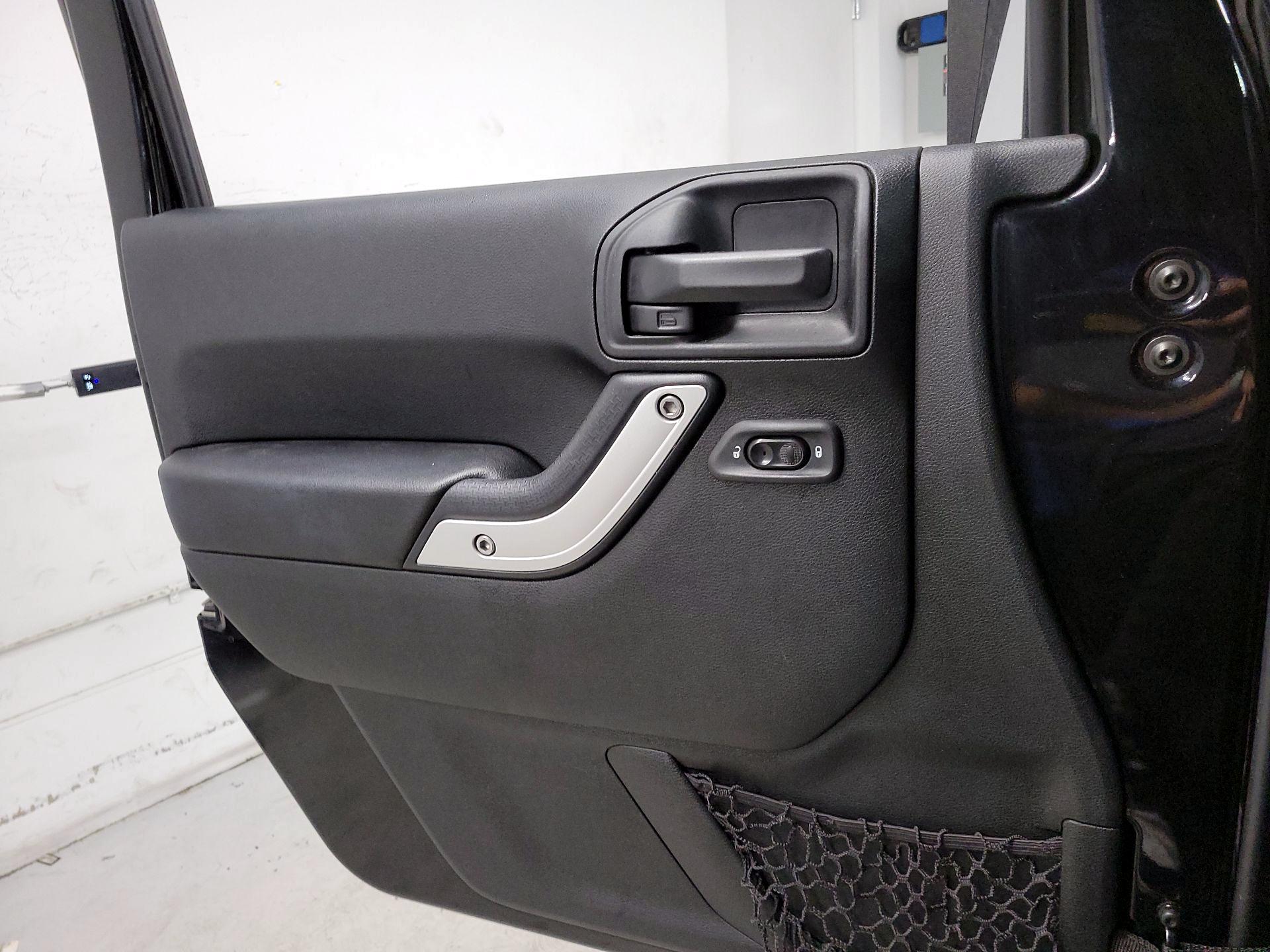 Thumbnail: 2017 Jeep Wrangler - 12